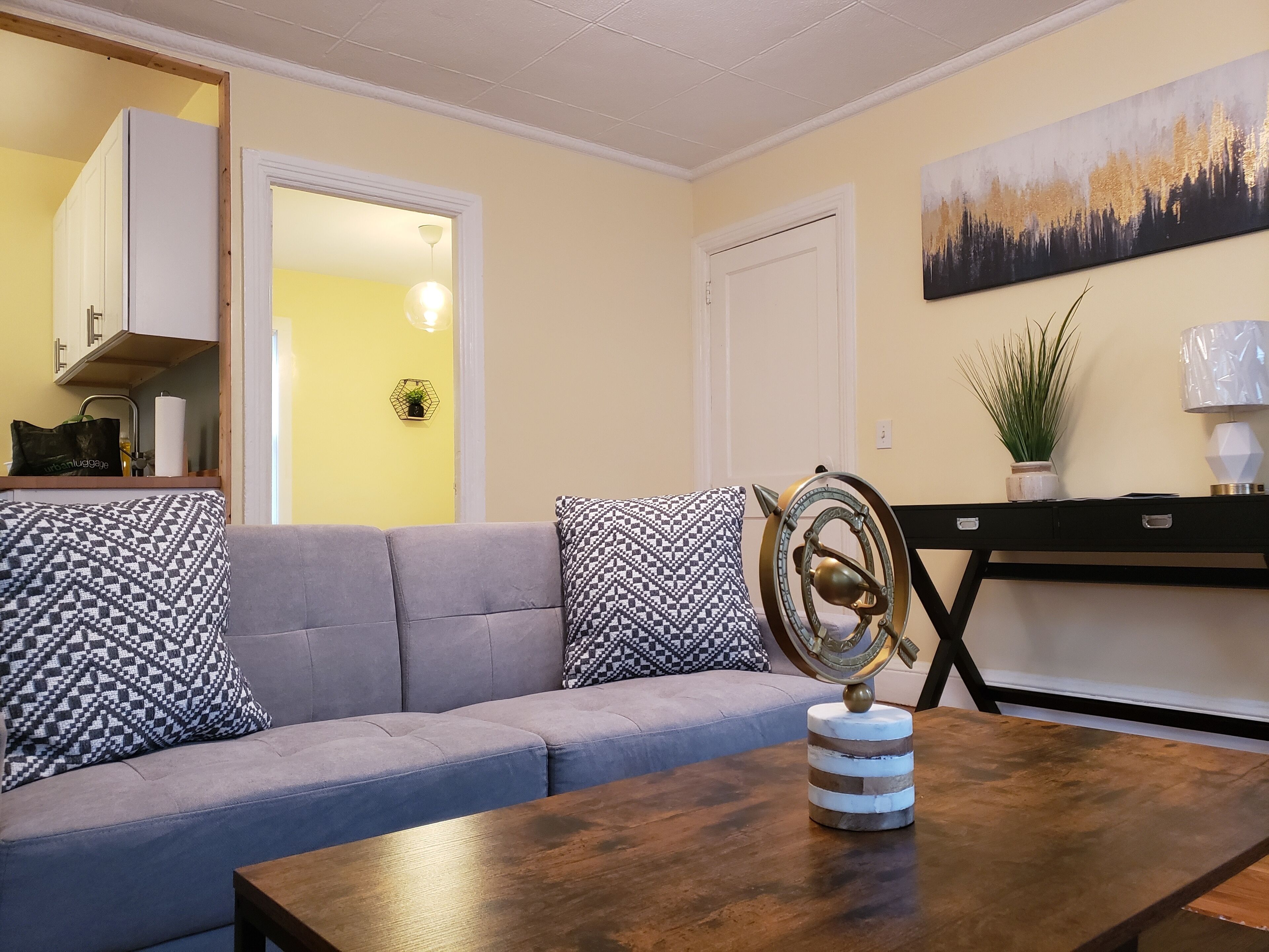 The East Loft at Dartmouth Avenue *New 1 Bed-Apt.