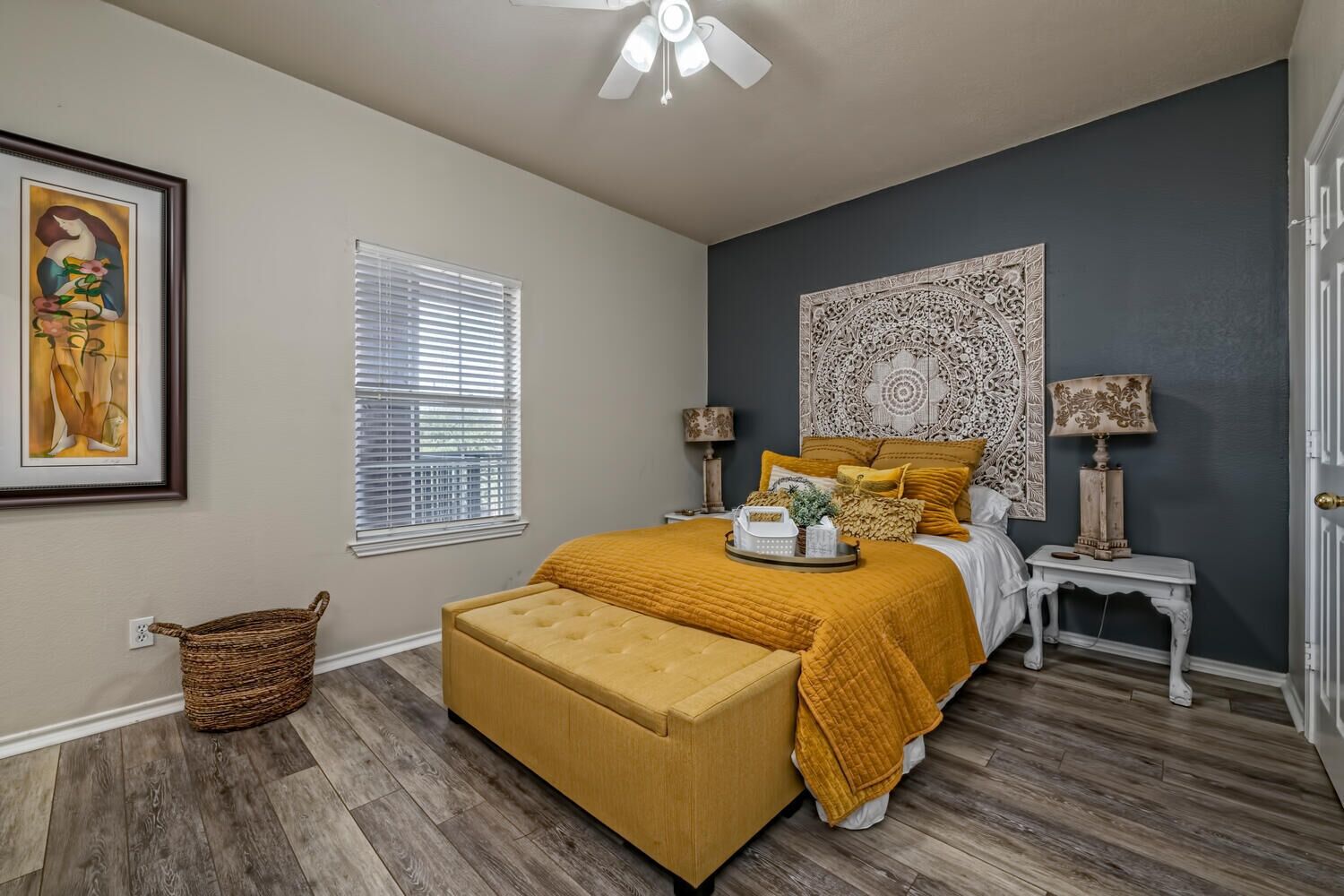 200 Clay Apt4 with 3BR, 2BA, 4 Blocks from Magnolia