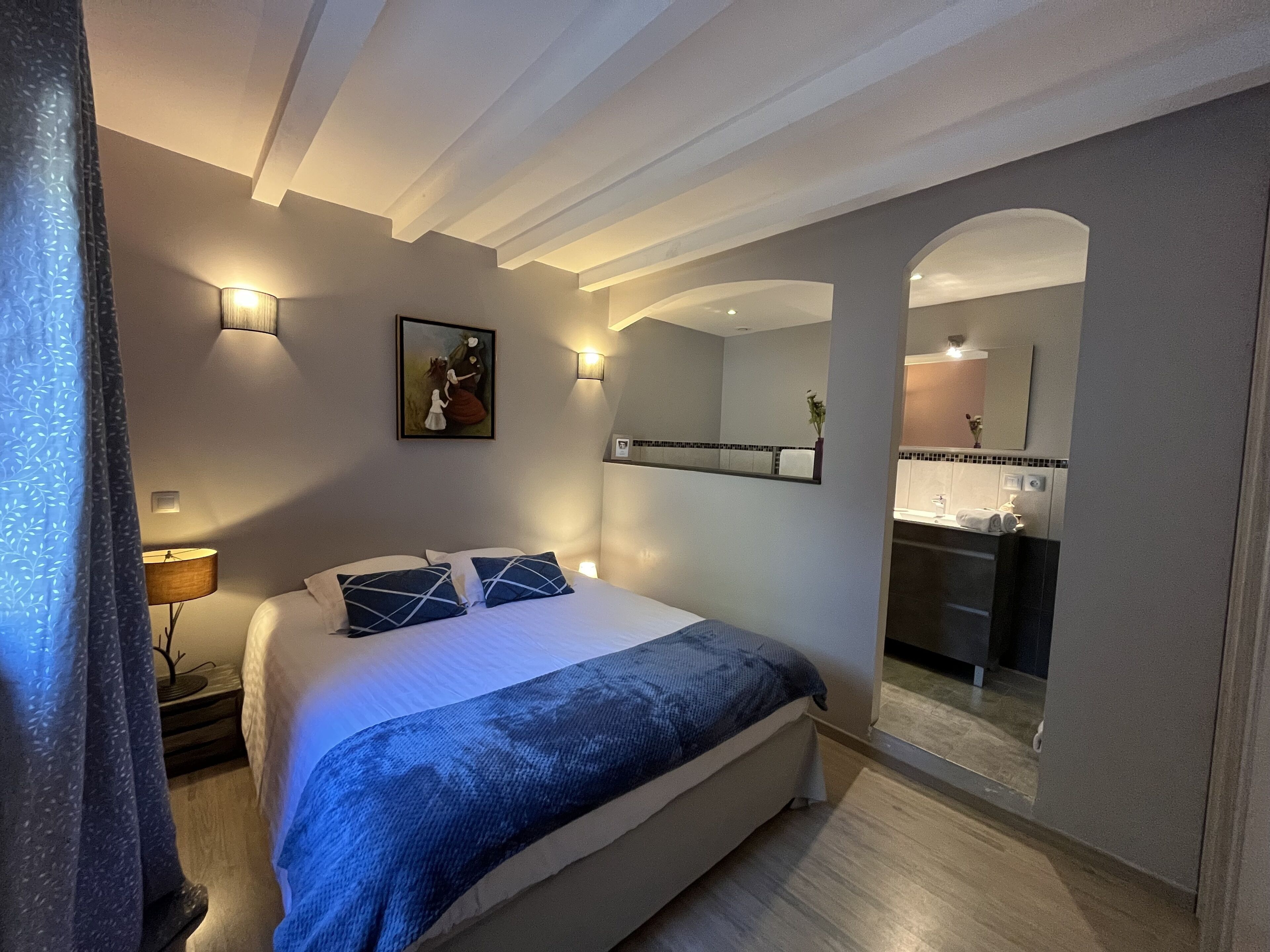 Charming Bastidon in the heart of the vineyards with outdoor Jacuzzi
