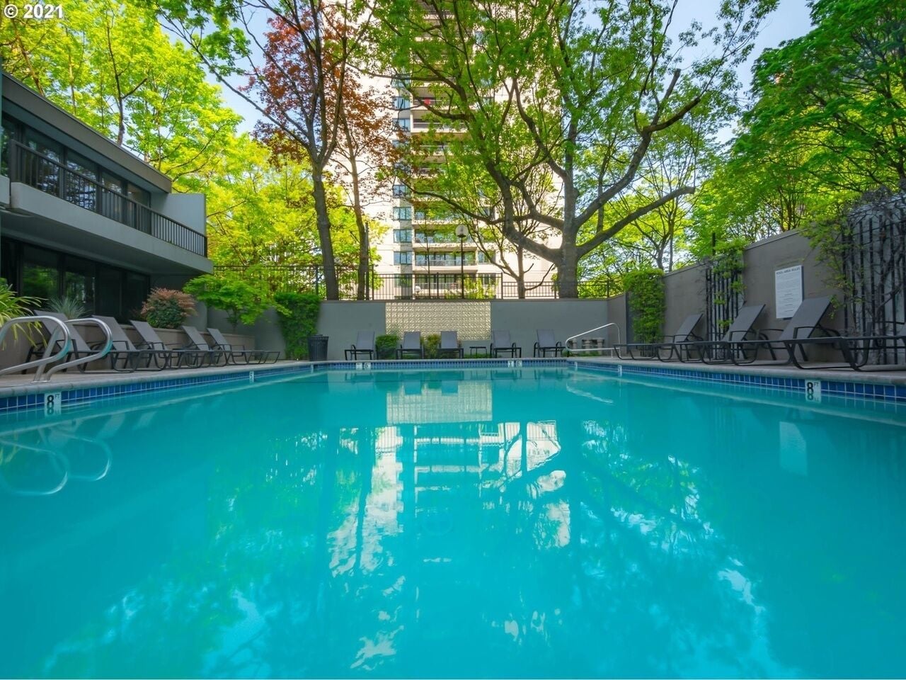 Newly renovated/furnished 2BR condo near PSU/OHSU