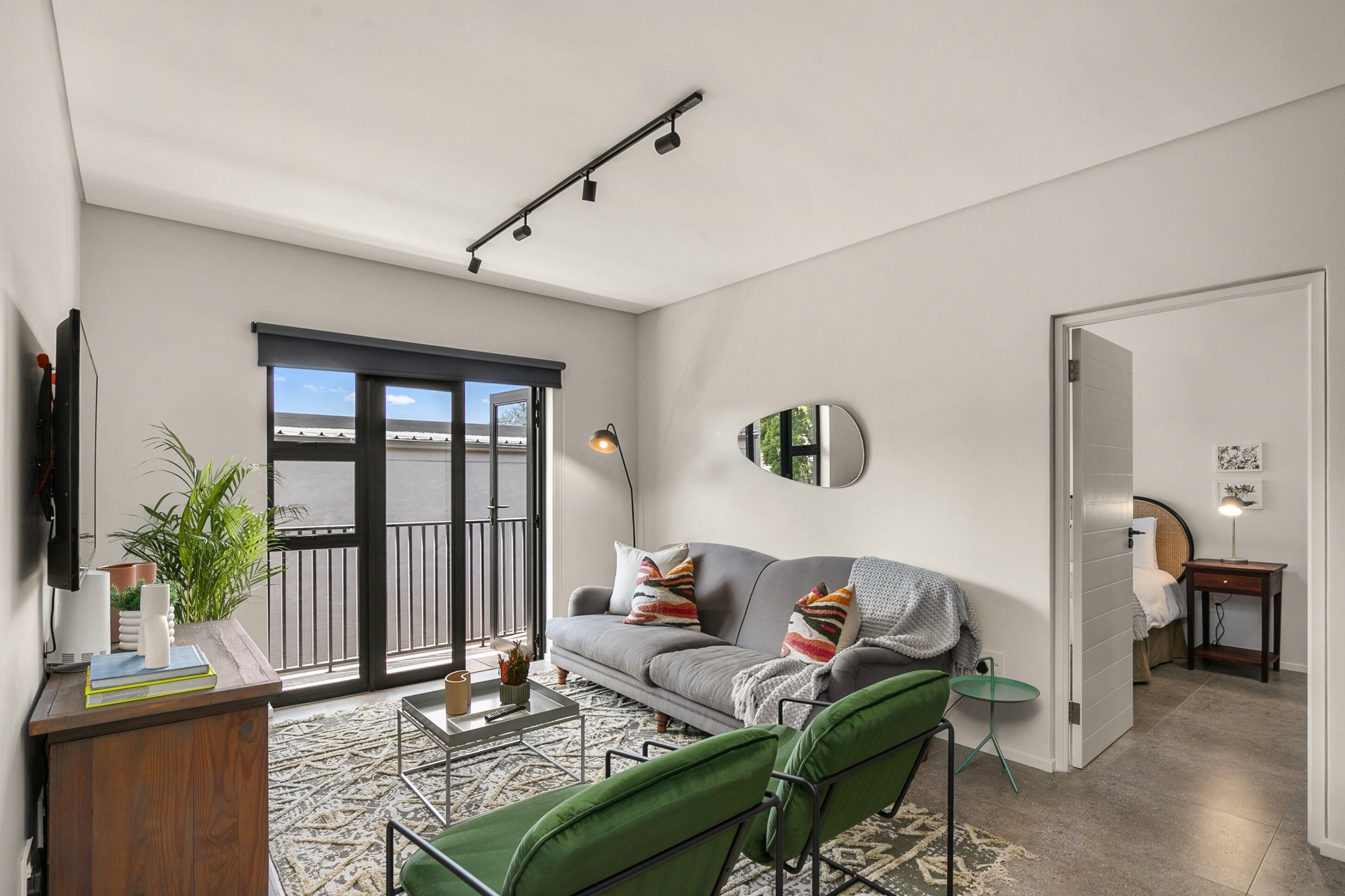 Upmarket 2 Bed Apartment| Pool|  WiFi| Netflix