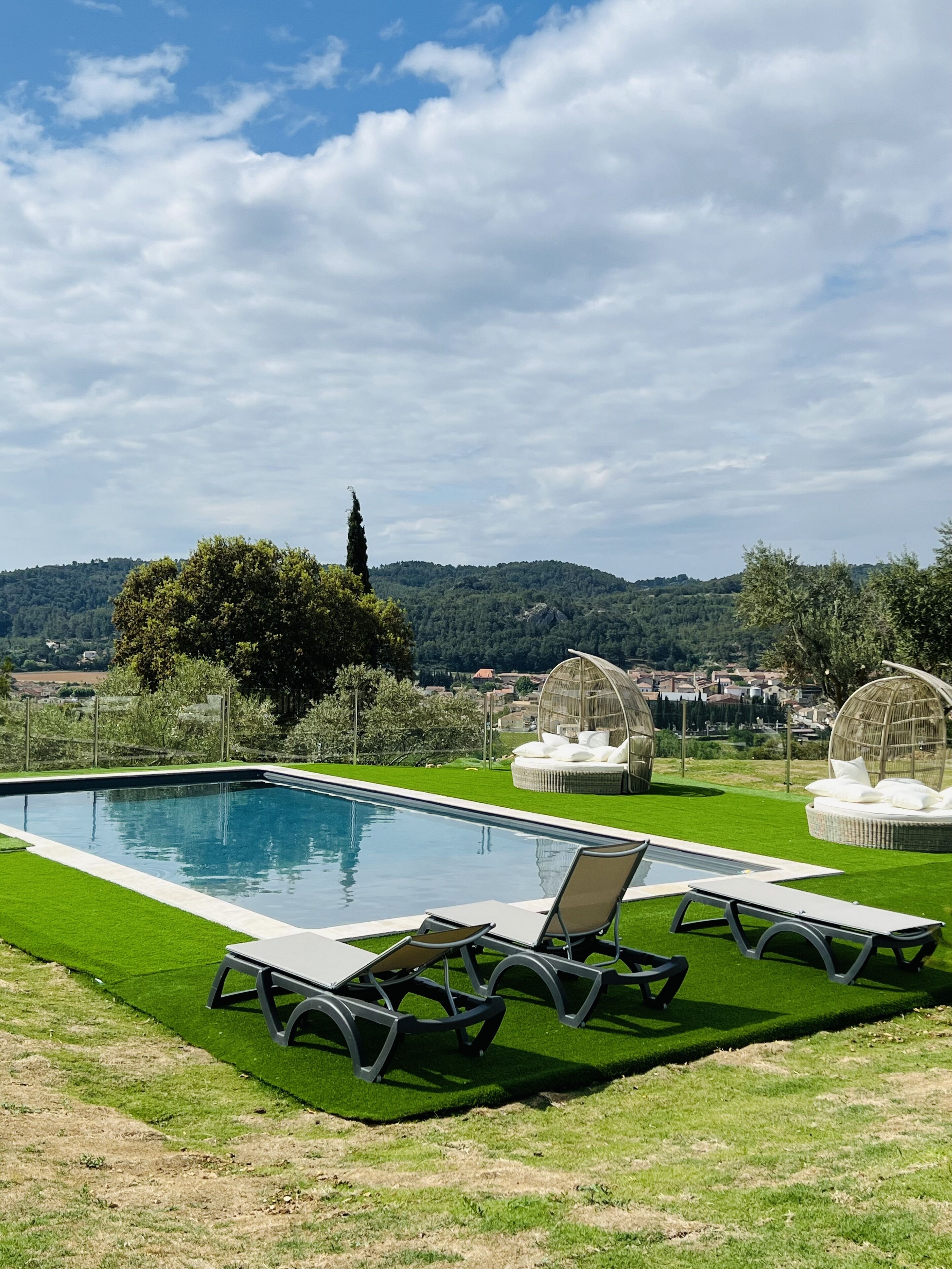 3-bedroom gîte with swimming pool and view of the Orb valley