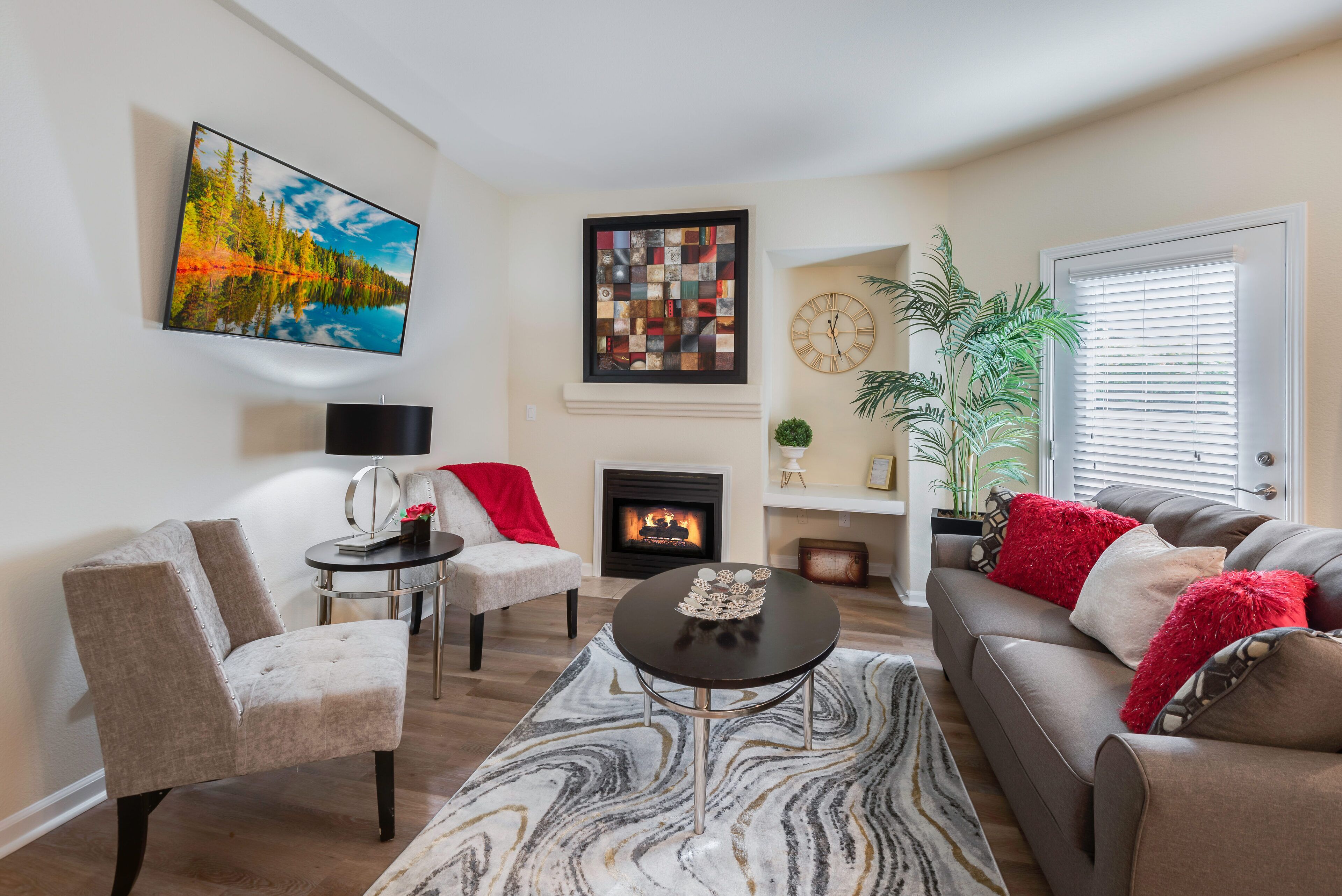 Lovely 2-Bedroom With Private Garage For Long Stays