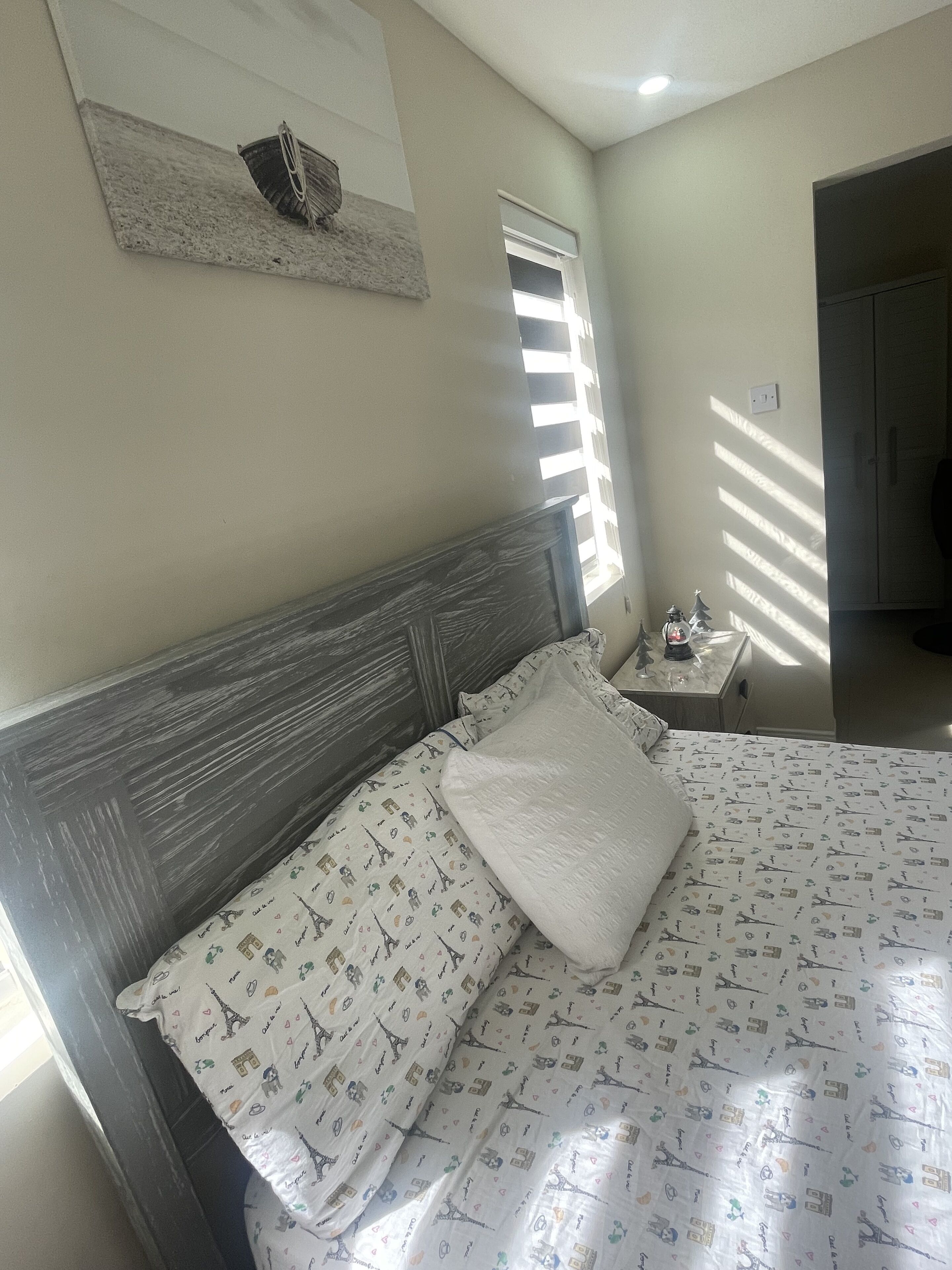 Kesue's Bellevue 2Br apartment, steps away from the beach!