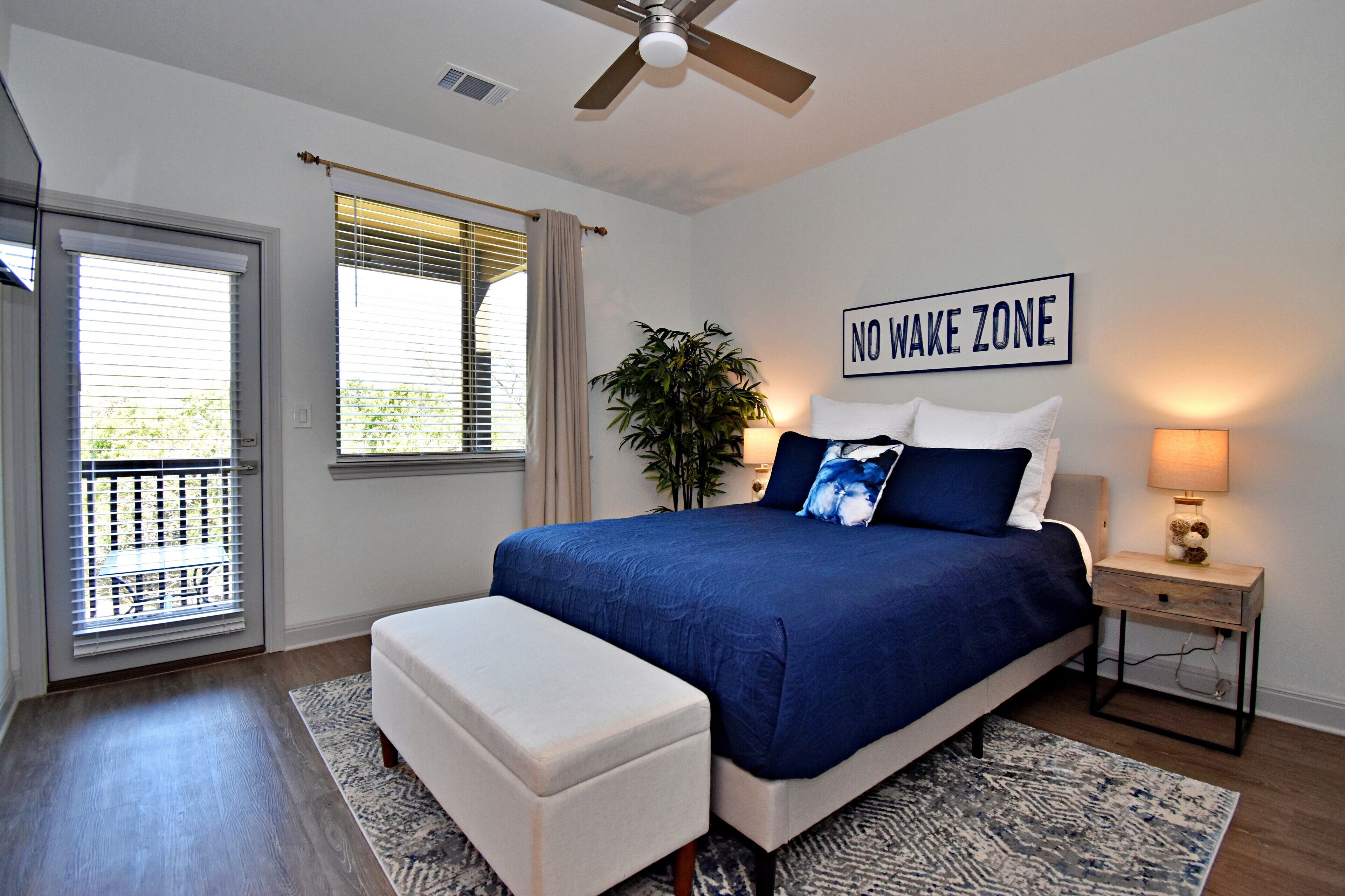 Beautiful pet friendly Point Venture condo near Lake Travis