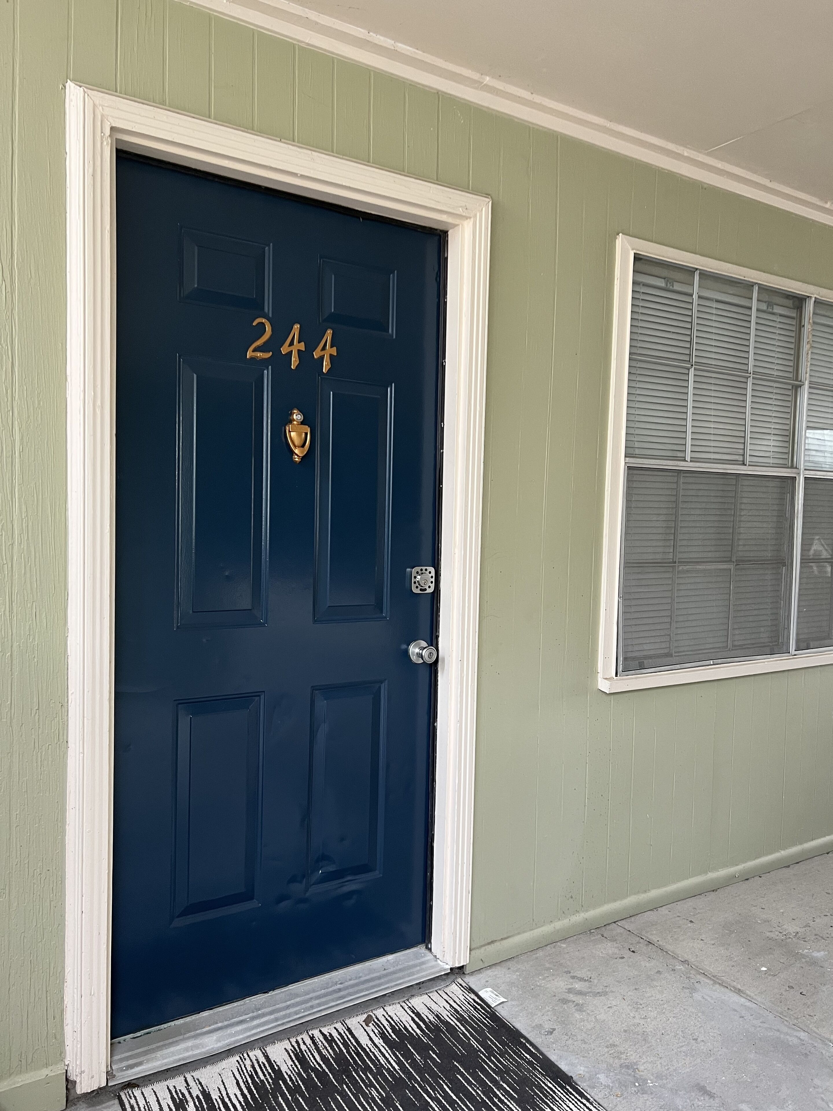 2bed/bath lovely condo in the middle of Lafayette