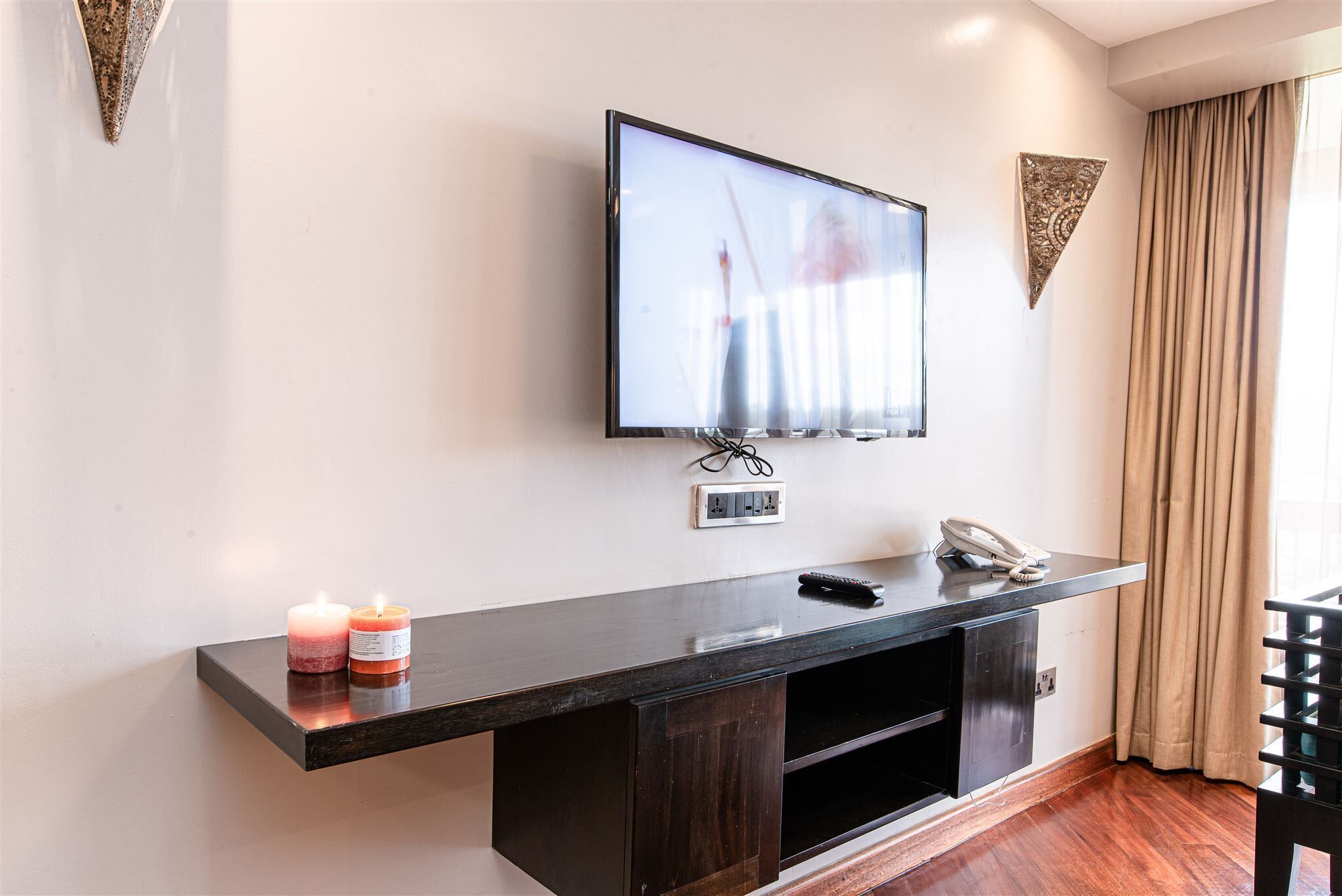 MAAYA- Tranquil 1-BR APT w/ pool , gym, city view, WiFi