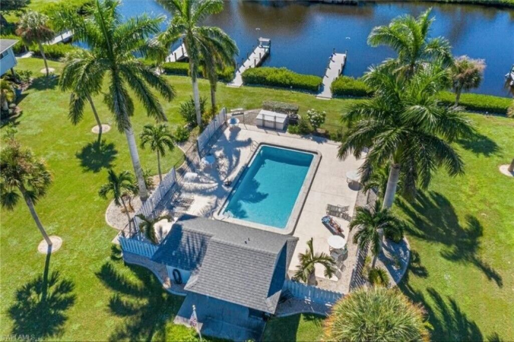 Lovely 1-Bedroom Vacation Home with Pool & Dock