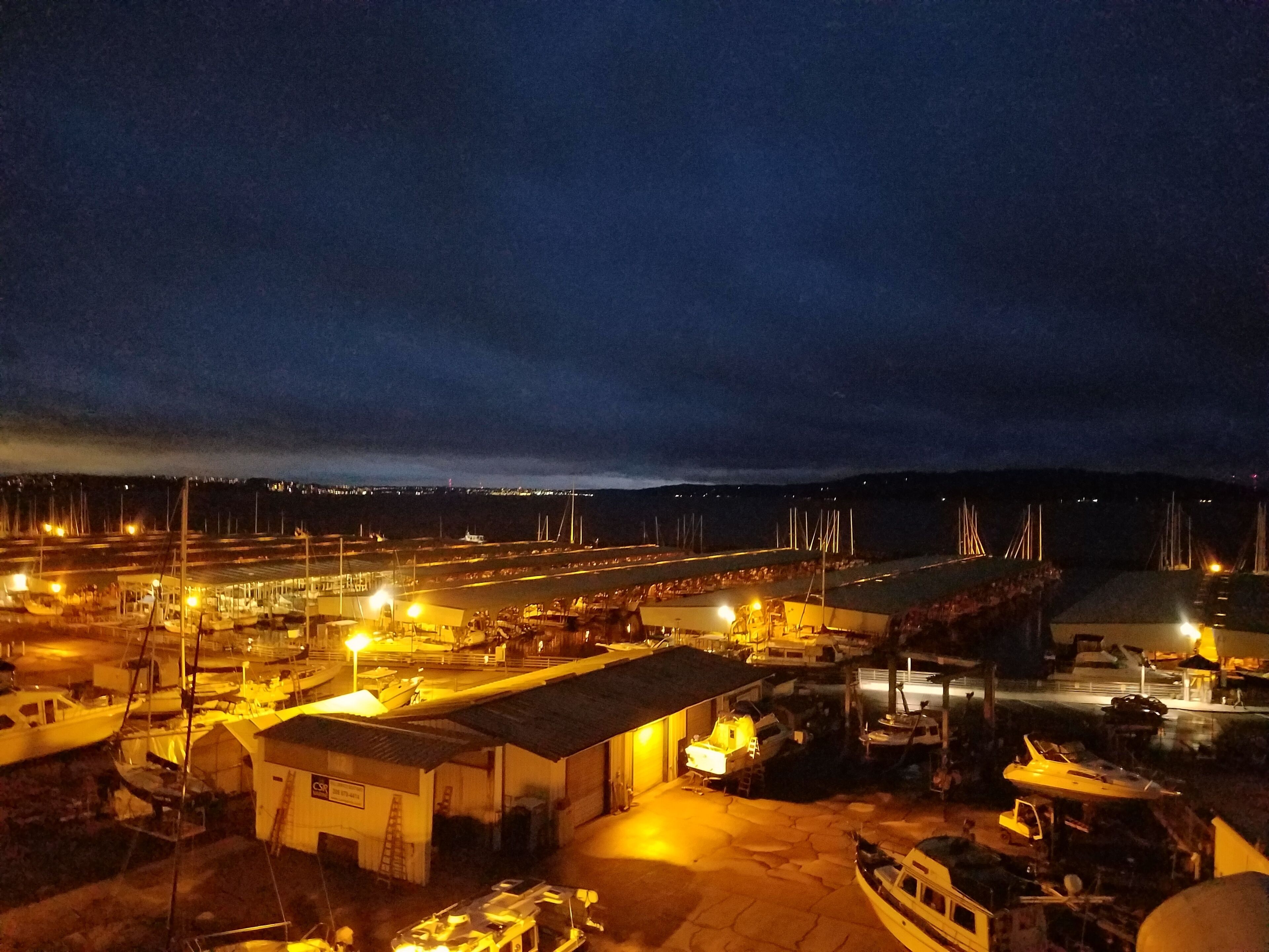 Des Moines Marina Gem close to SEATAC