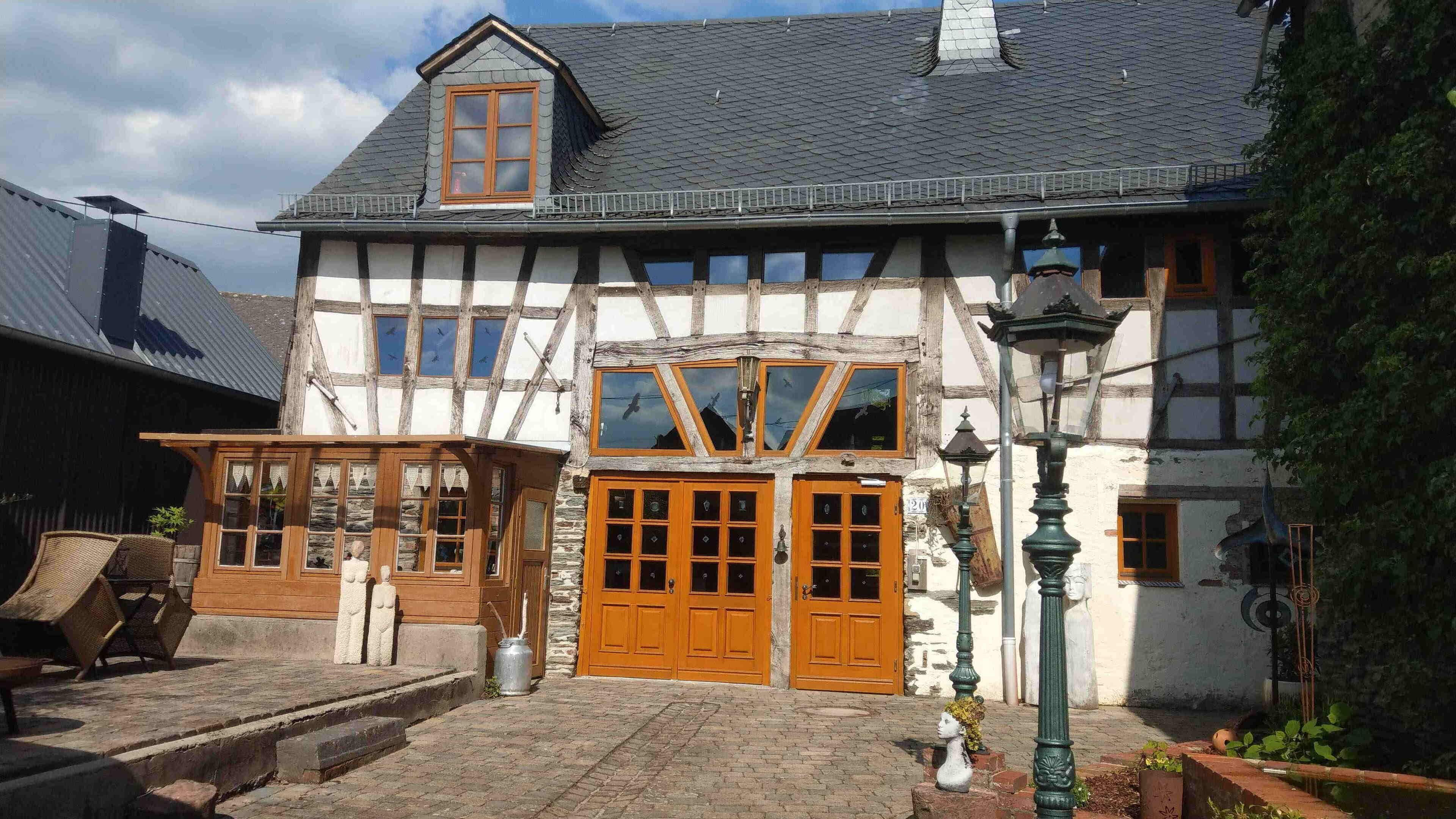 Holiday apartment with flair in a historic art barn