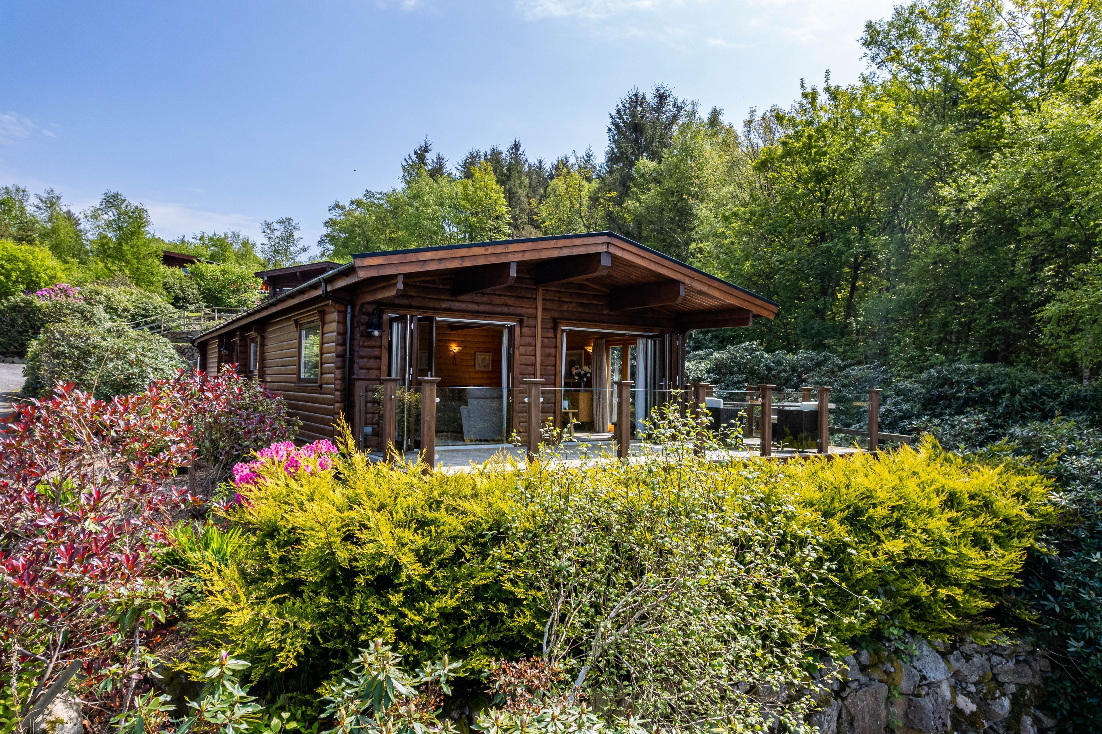 Screel View -  a lodge that sleeps 6 guests  in 3 bedrooms