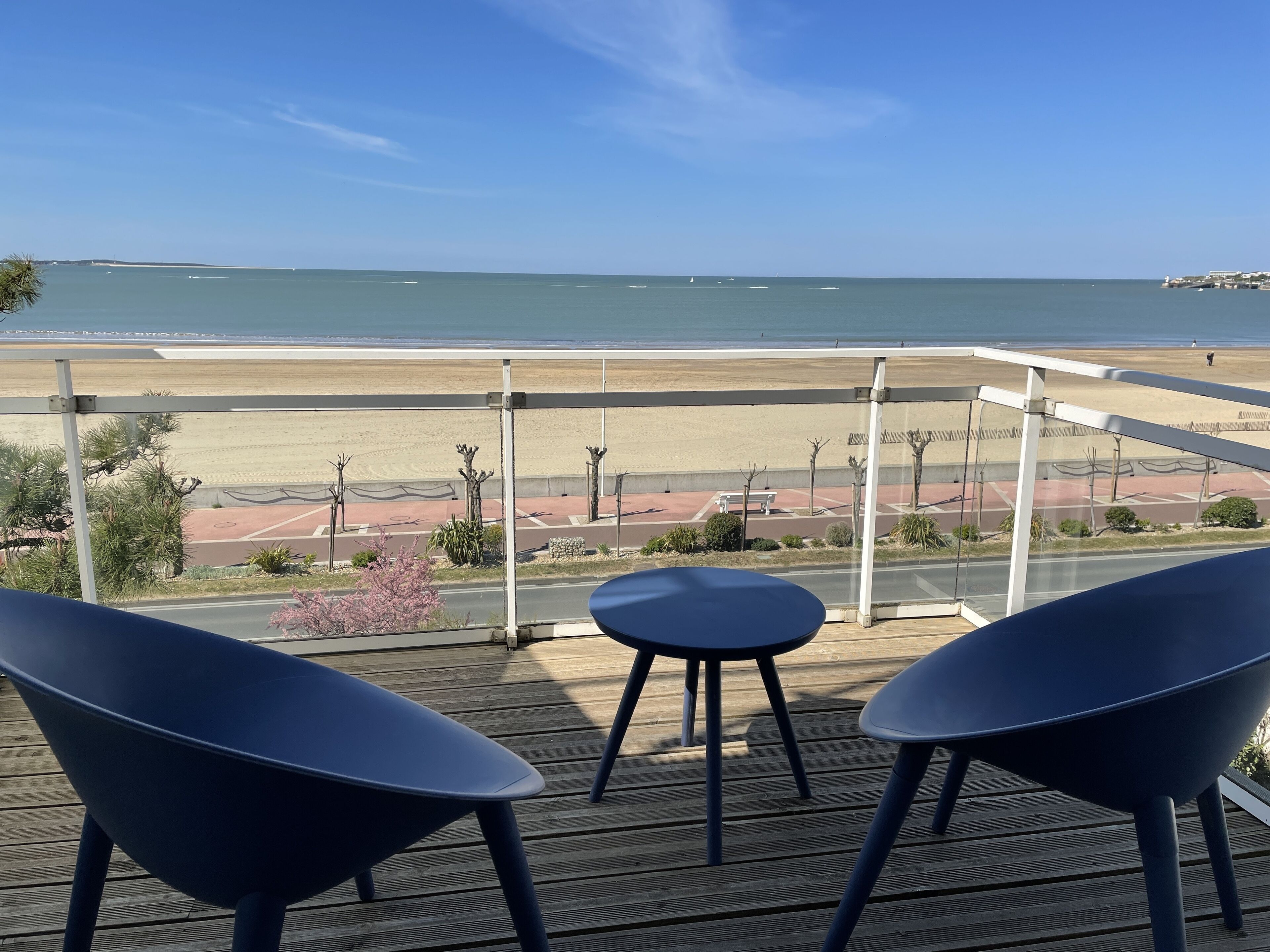 Room with private terrace with sea view. Breakfast offered