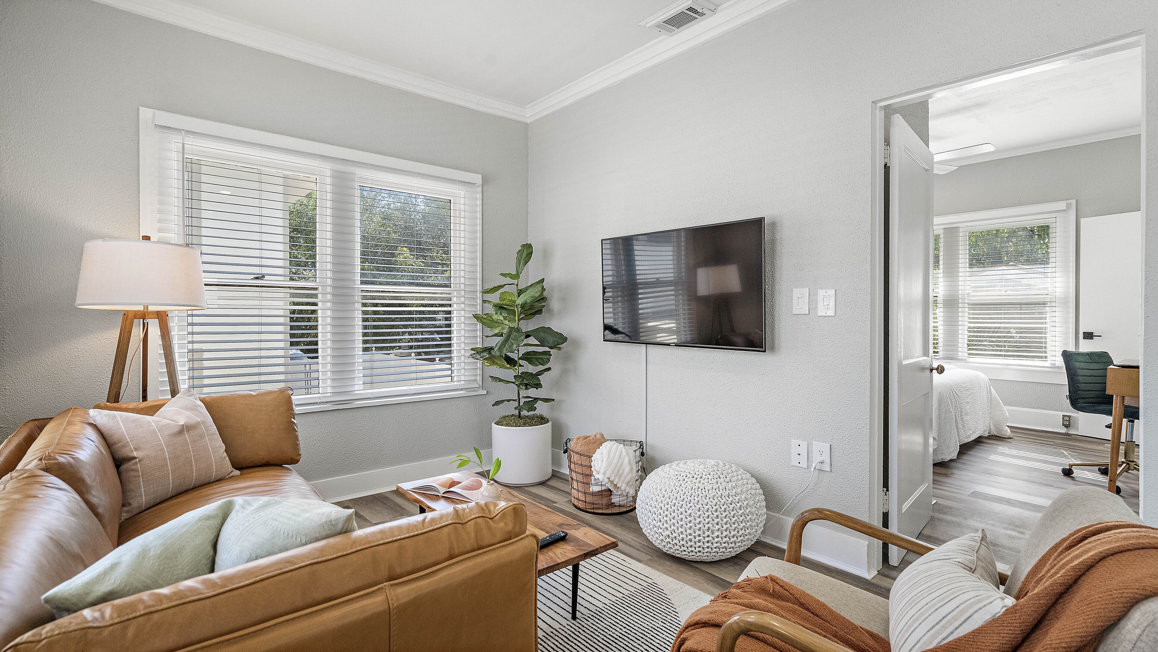 Modern Suite in Historic Old Northeast, 3min to Downtown