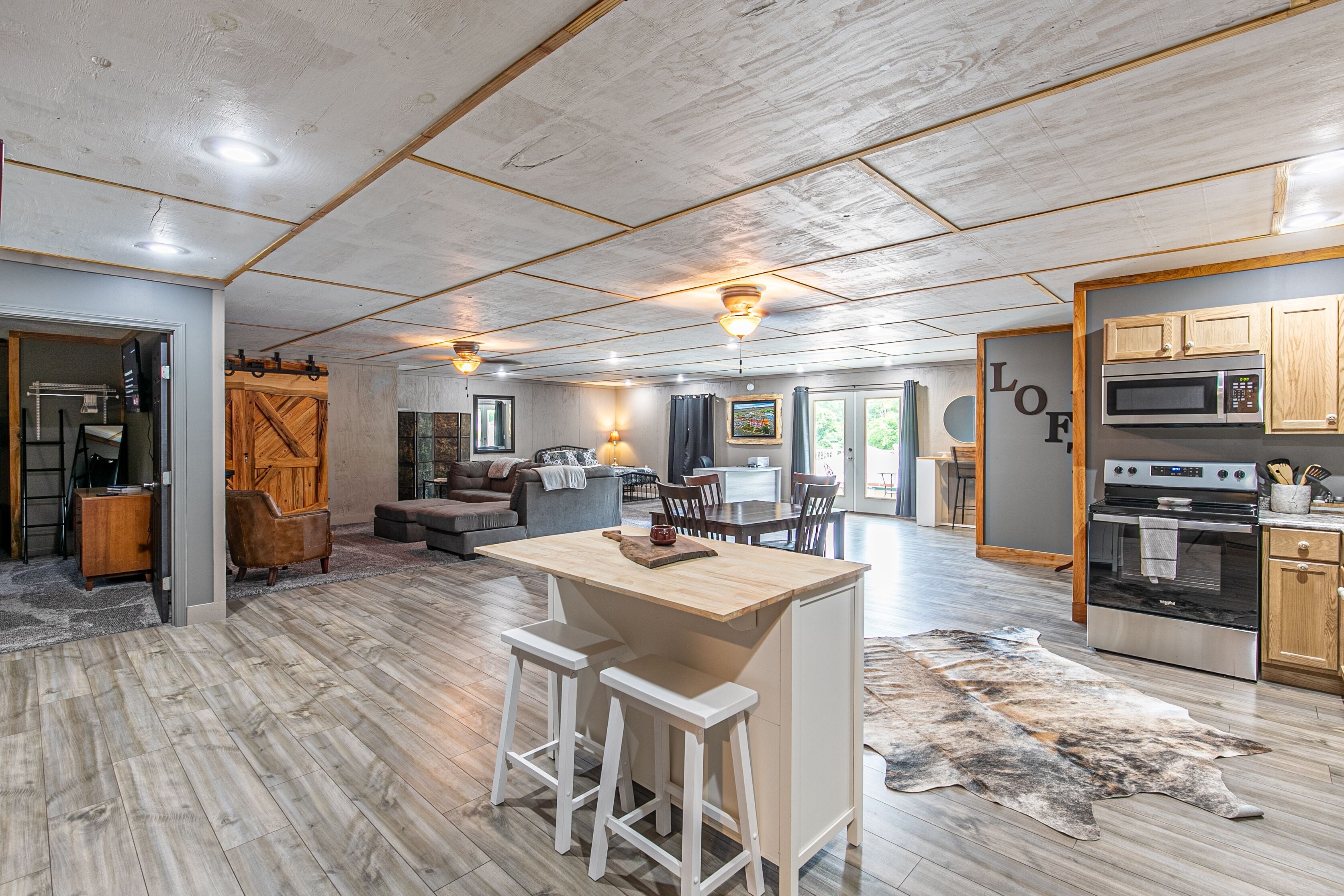 The Loft @ Doniphan! 2 Miles to Current River!