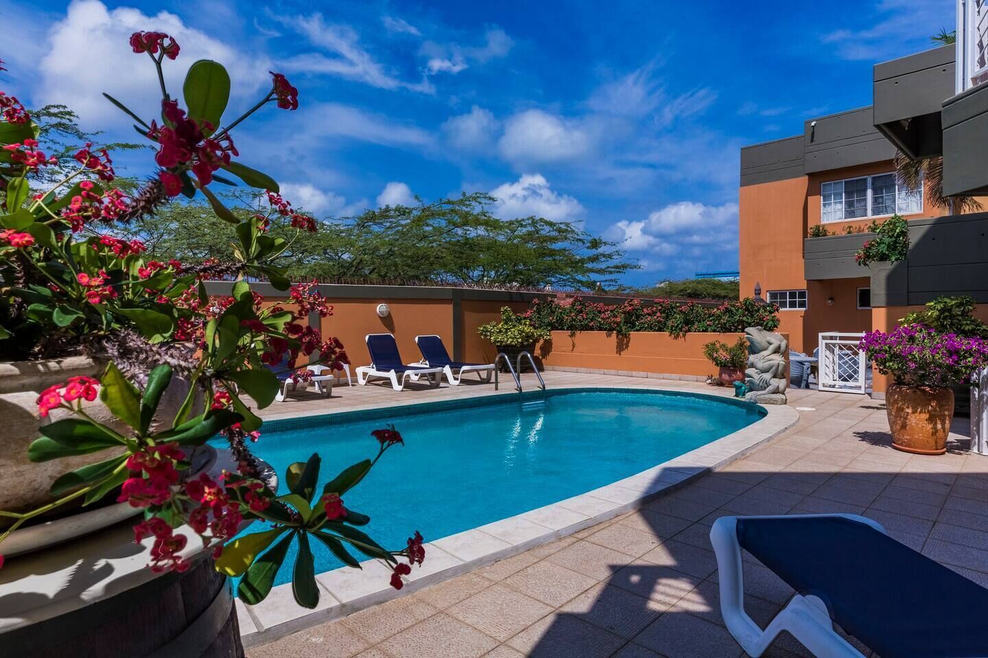 KDS APT #1 | 2 BR | 2 Min Walk to High-Rise