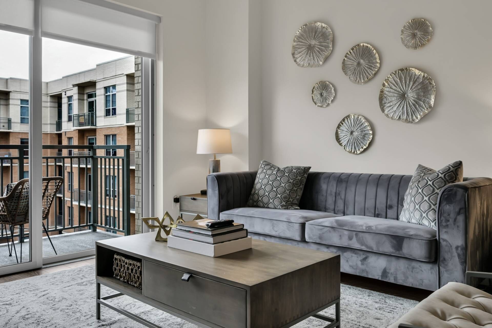5 ★ Walking Distance to Shops & Restaurants, Lux Amenities, 2 Balconies, King Bed