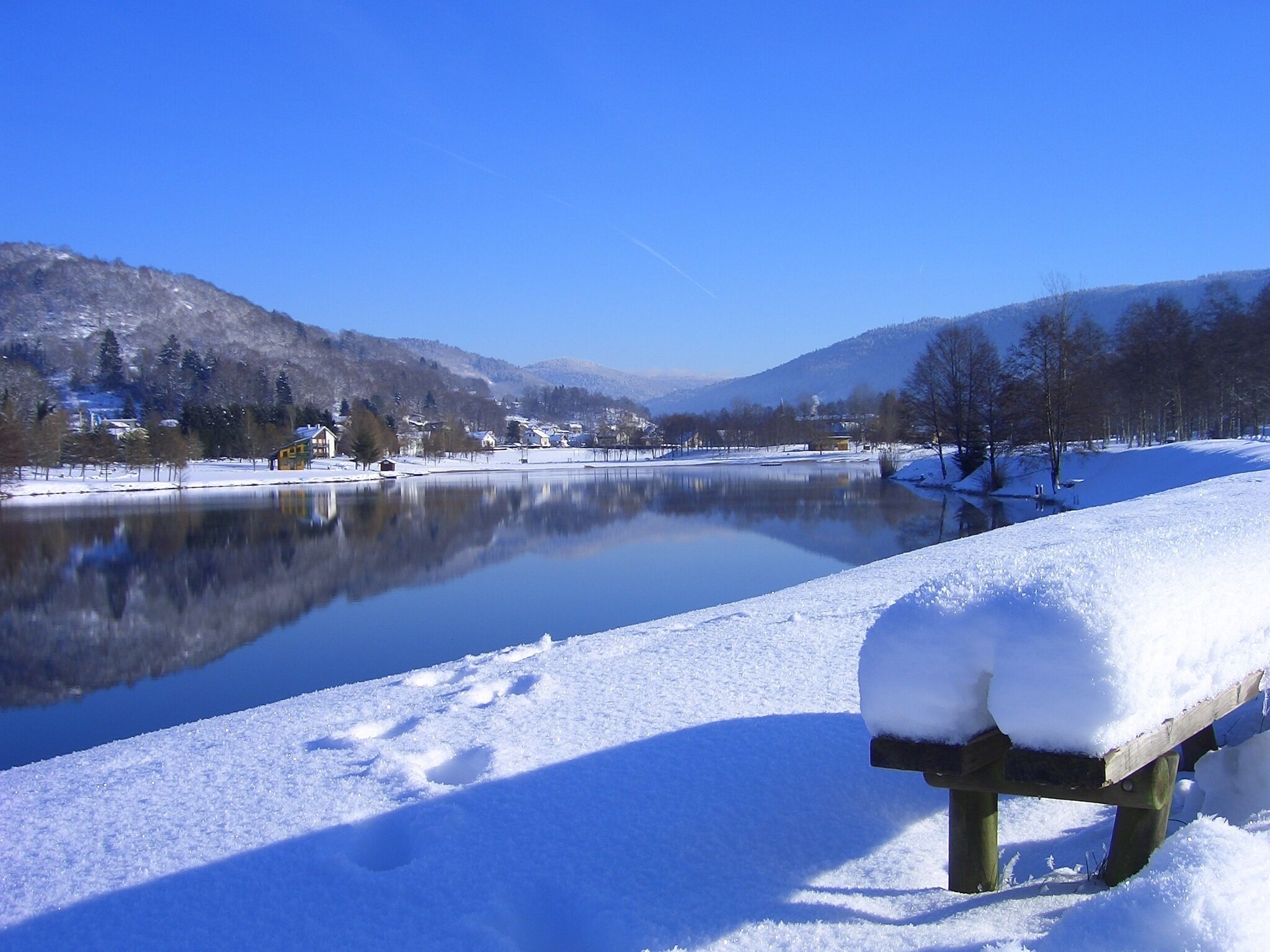 Charming cottage, renovated, soothing to the sound of the stream, ideal family