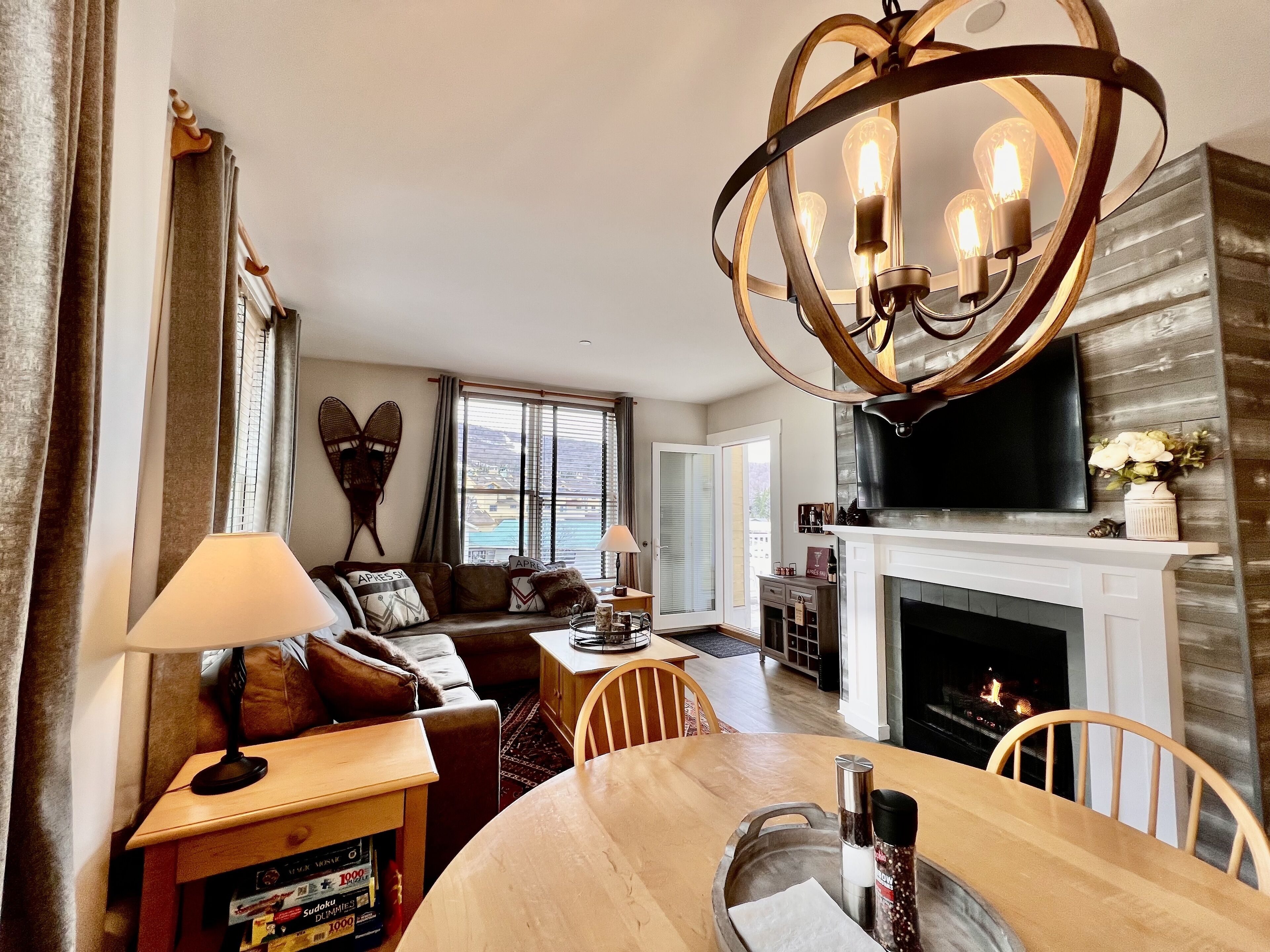 Mountain & sunset views from balcony! Heated pool/spas, walk to lifts & village!