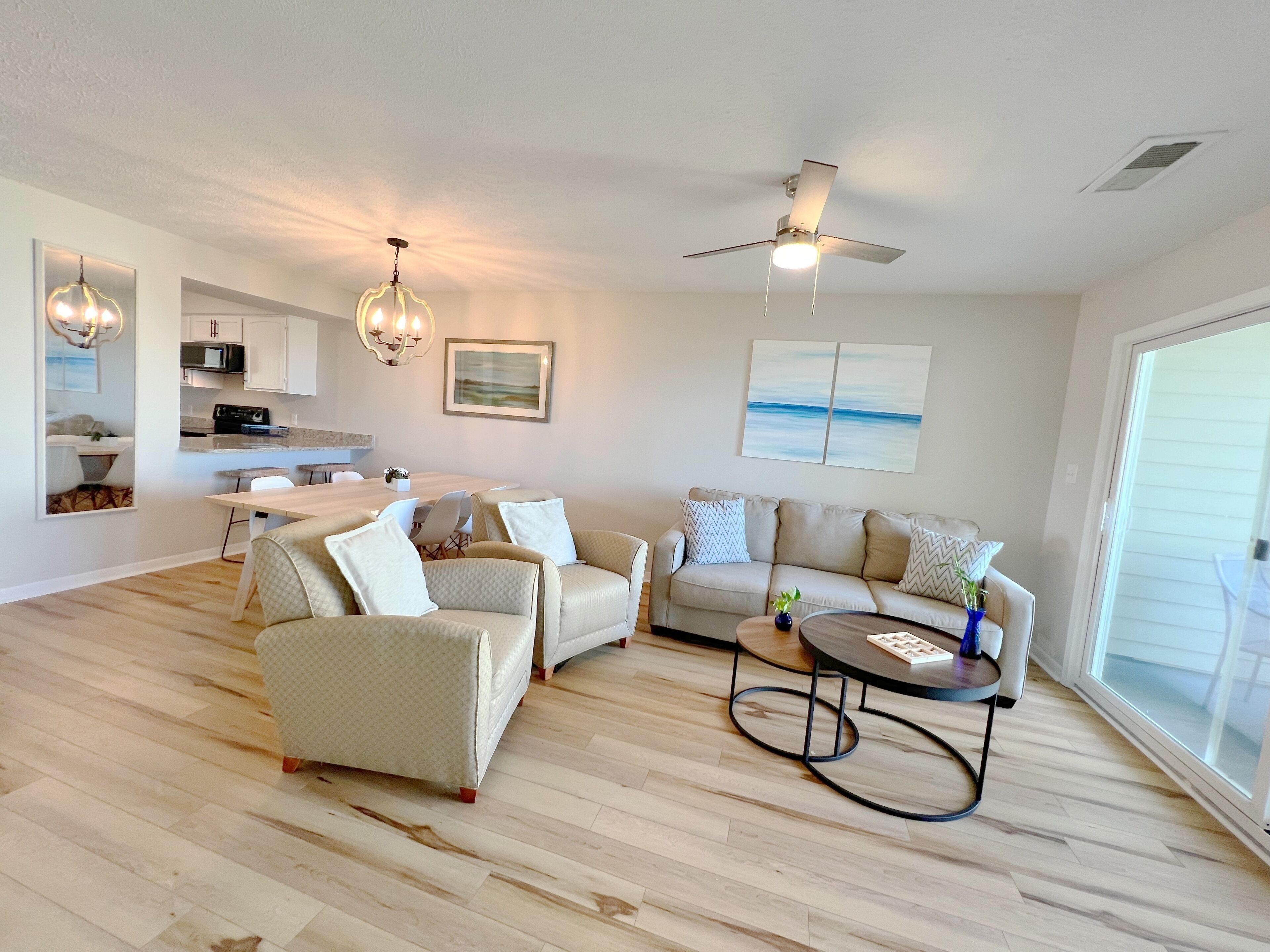 BEACHFRONT:3 BR, 2 Full BA, NEWLY Renovated, Beach Access , BBQ, Pool, Sleeps 9