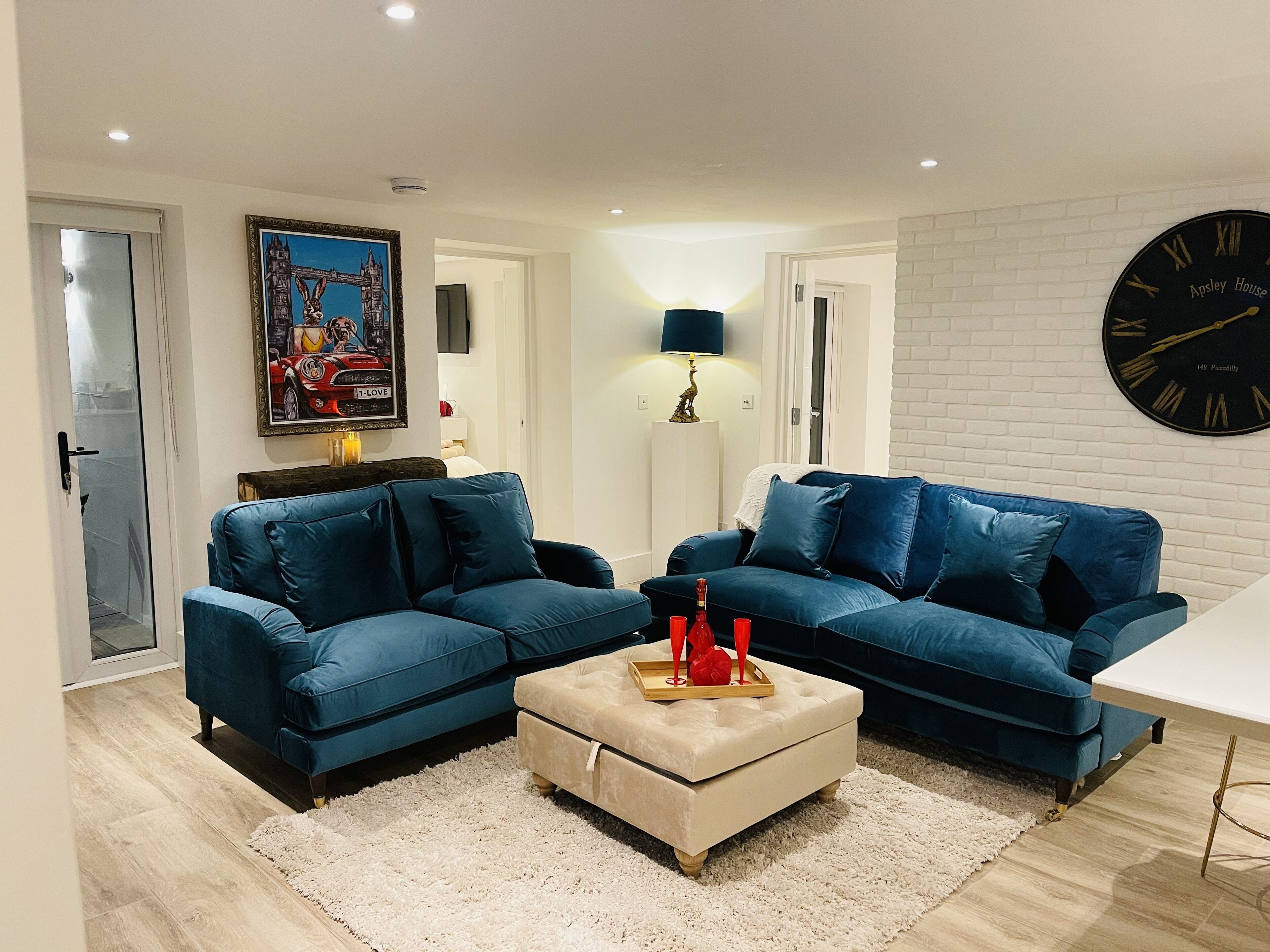 Escape London in London - 2 bed luxury apartment in lovely Wanstead