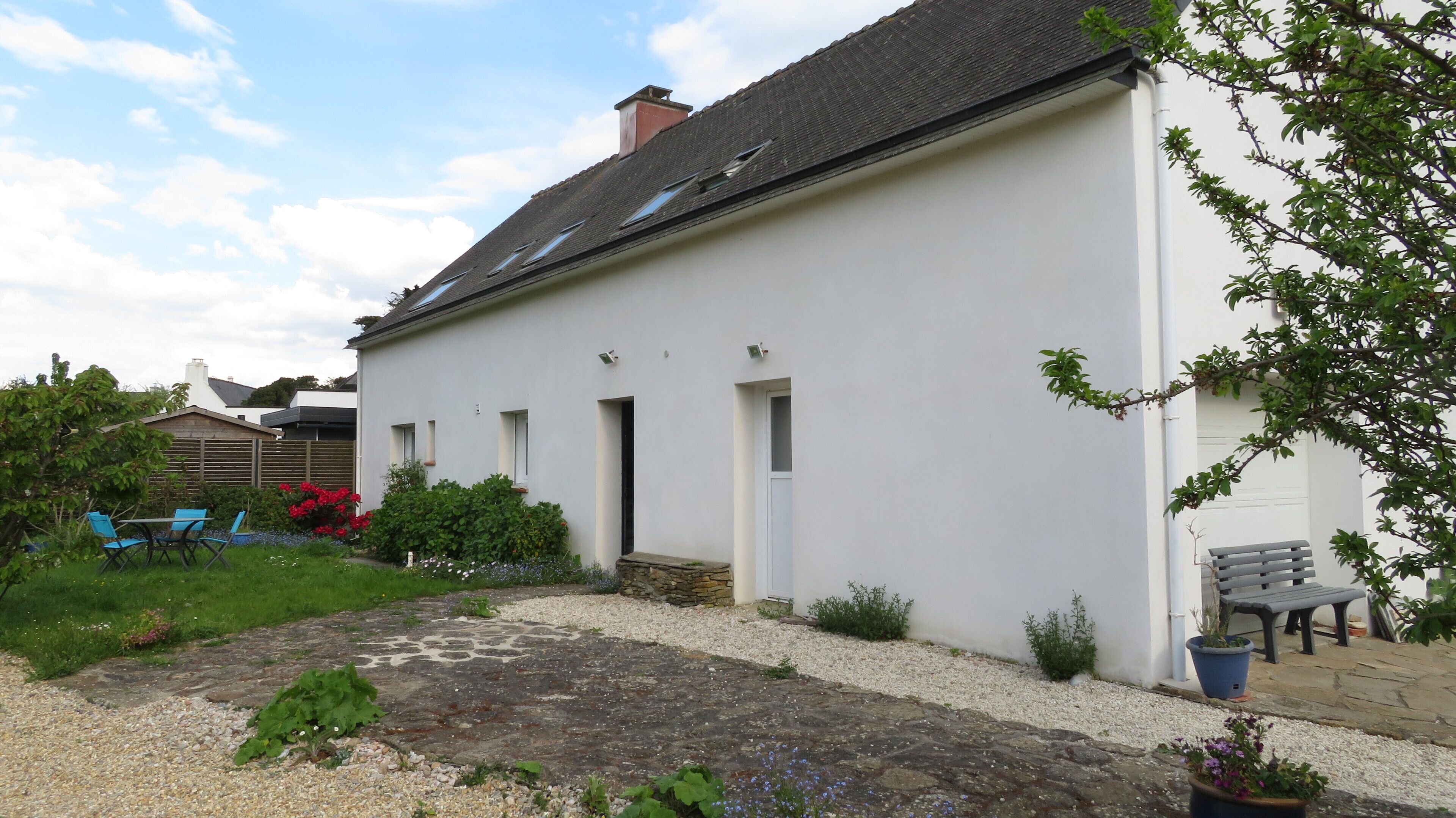 IN CAME, BRIGHT, APARTMENT 5 PEOPLE, BEACH 50 M? GARDEN? PARKING WIFI