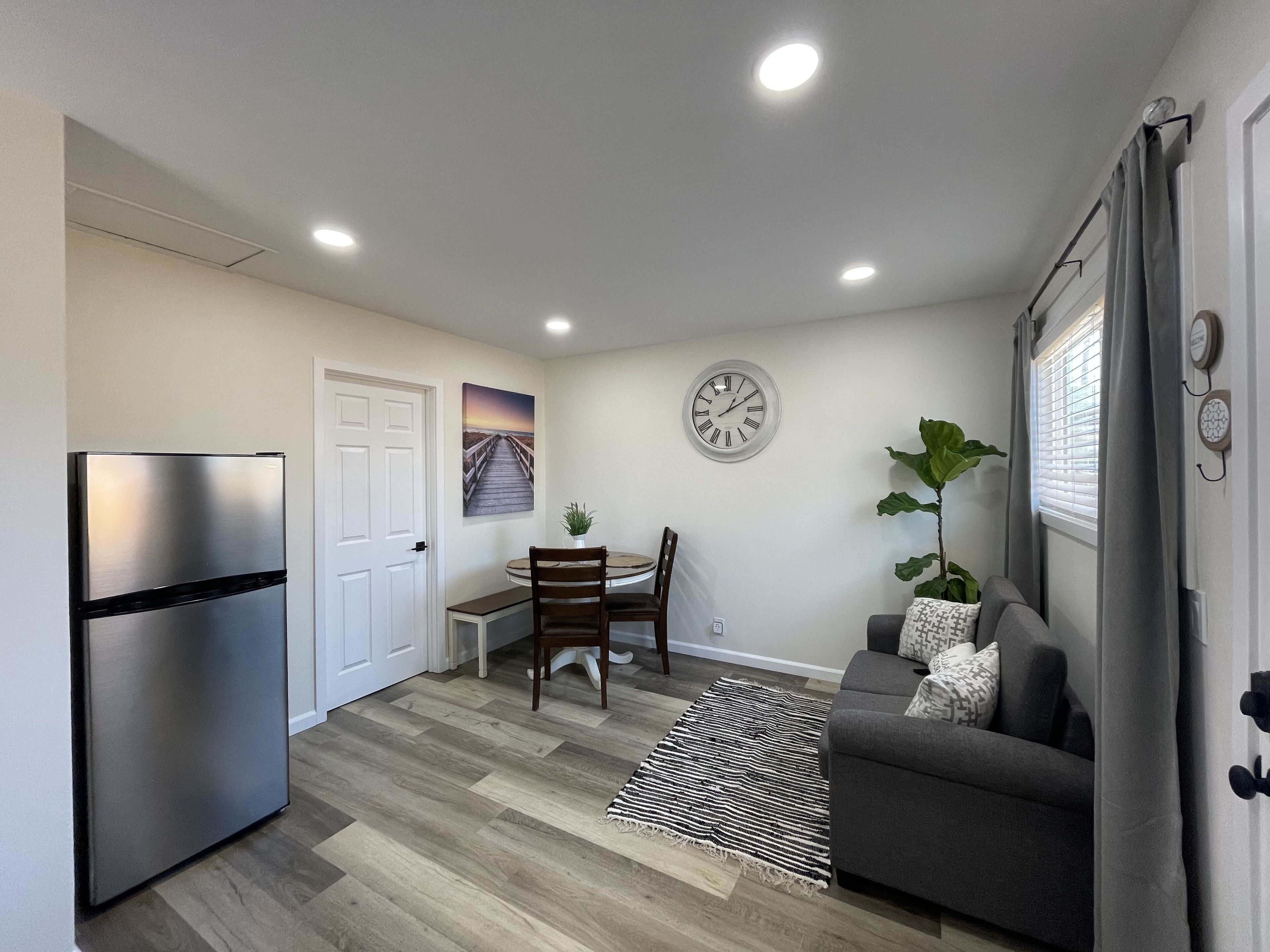 Brand New Private Apartment Near Beach/Restaurants