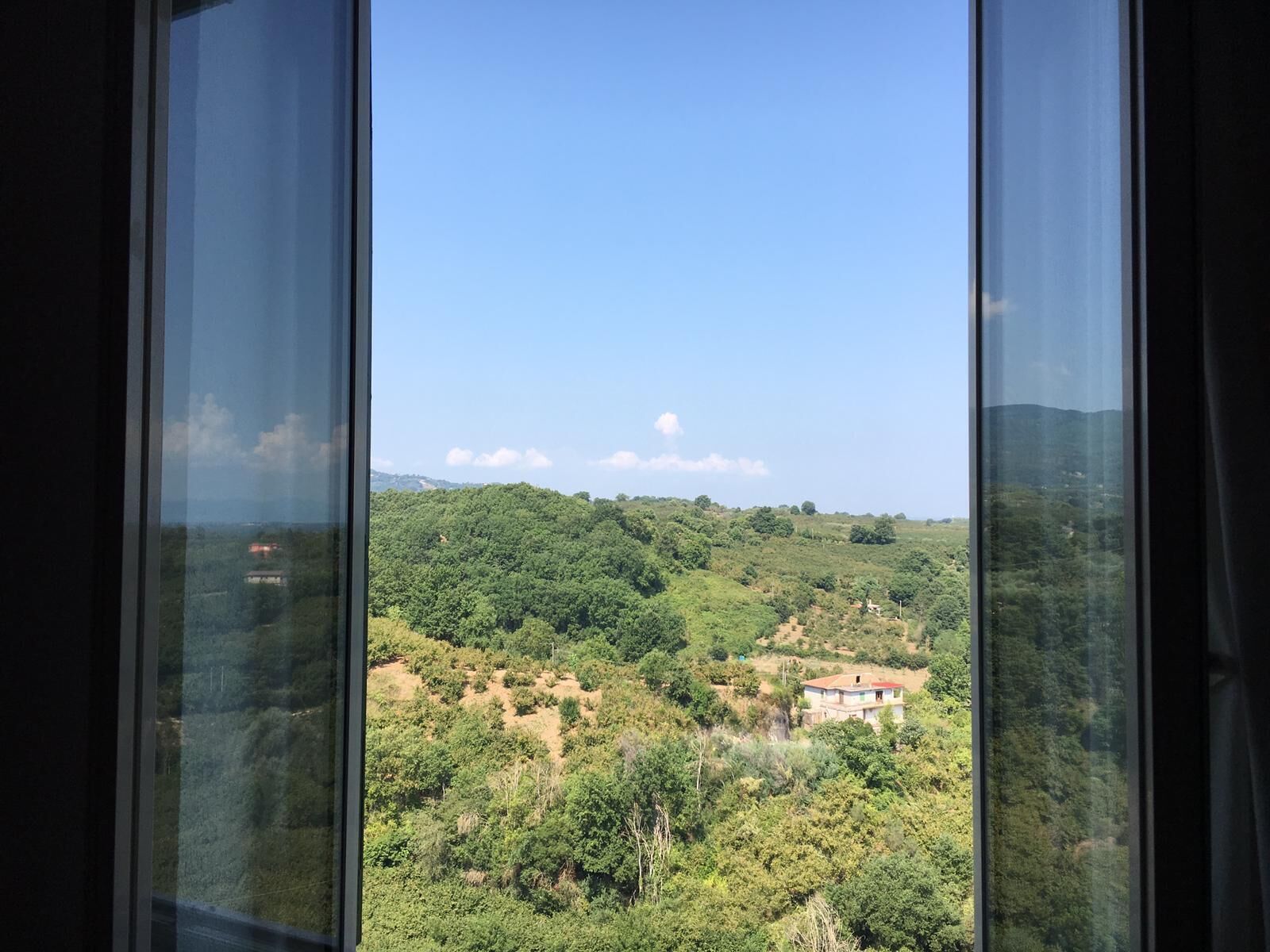 LARGE APARTMENT 60 KM FROM ROME