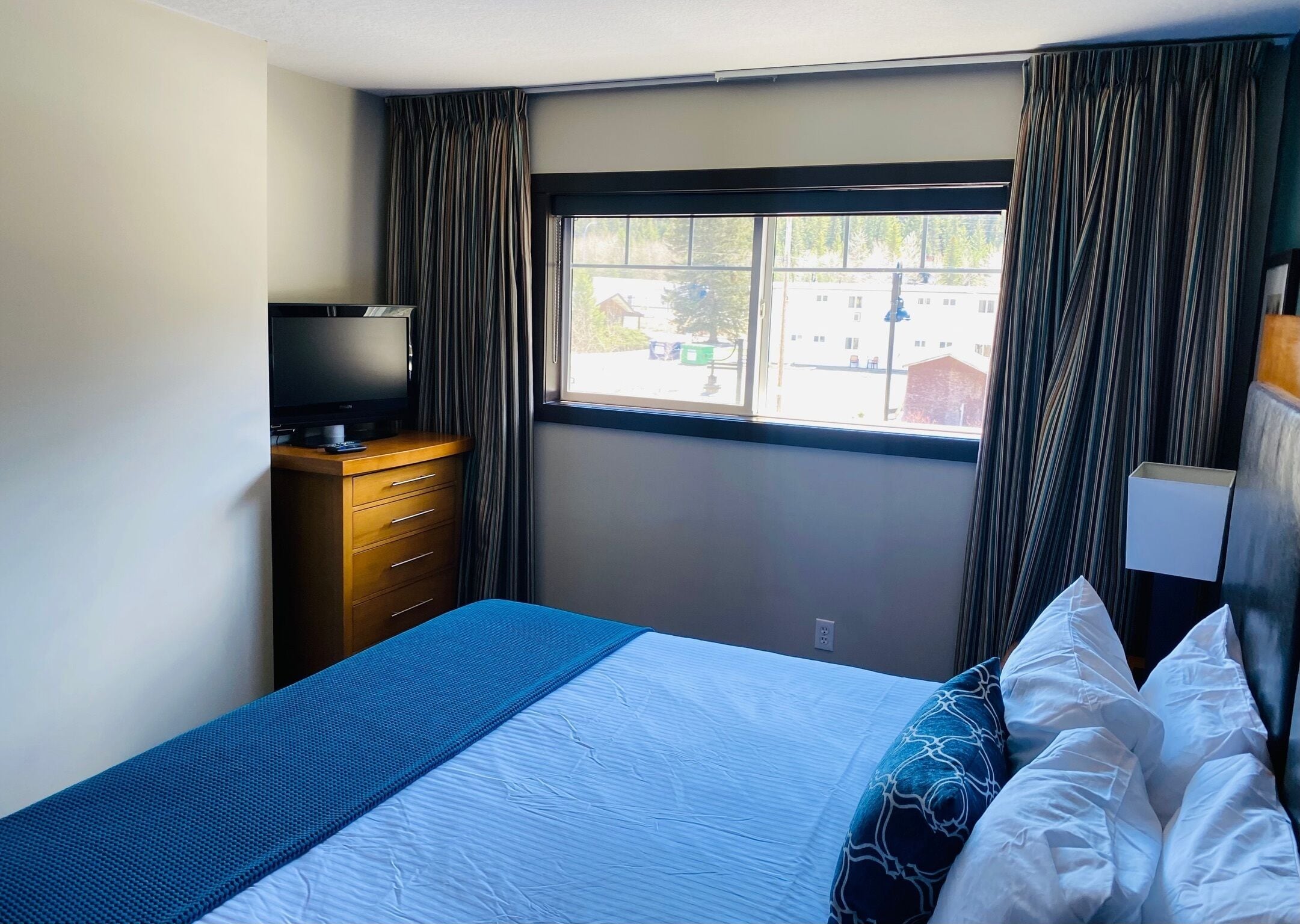 Spacious & Cozy Two Level 2 Brm Condo w/Hot Tub
