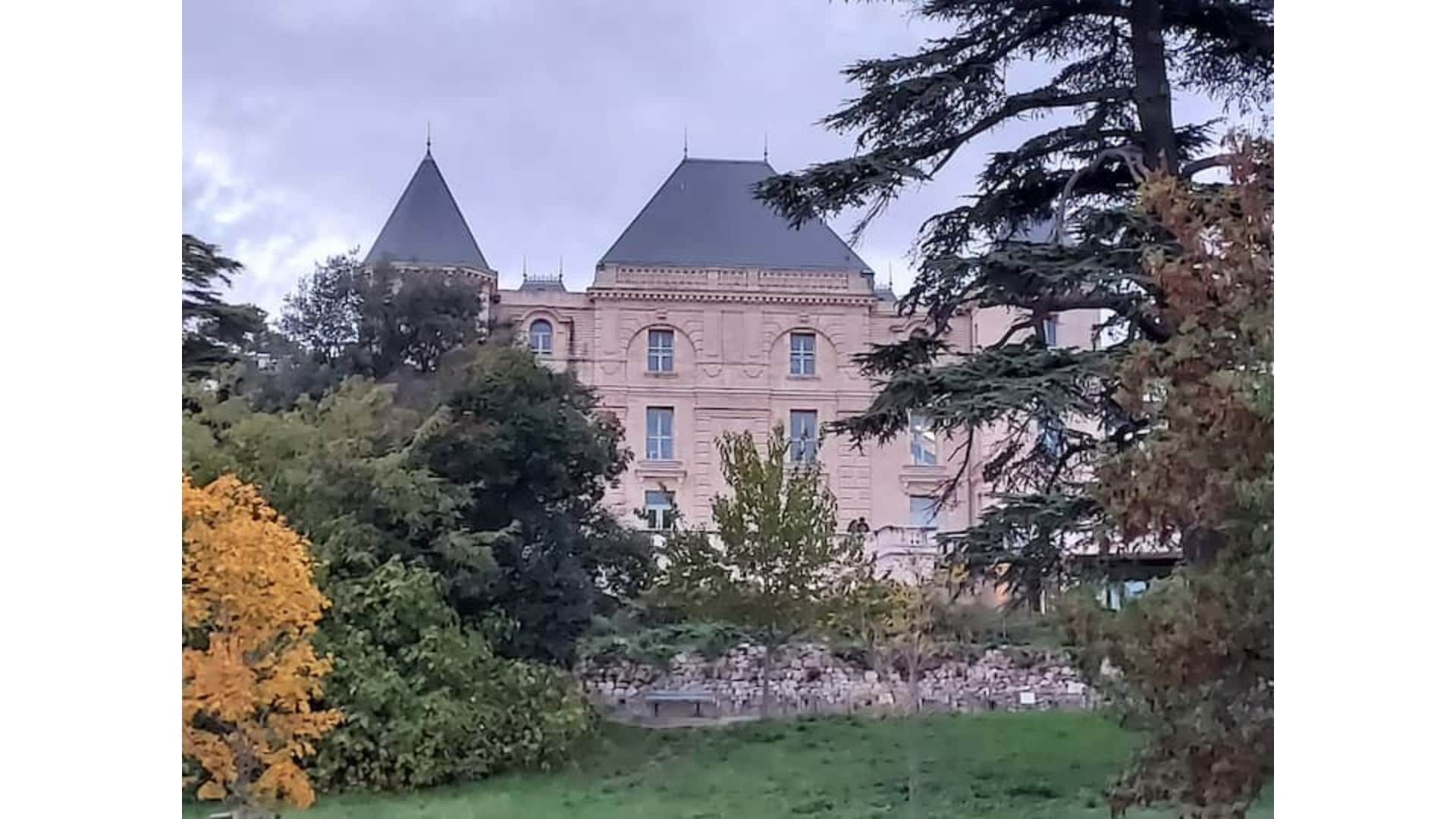 Adorable studio 25m² very quiet with parking