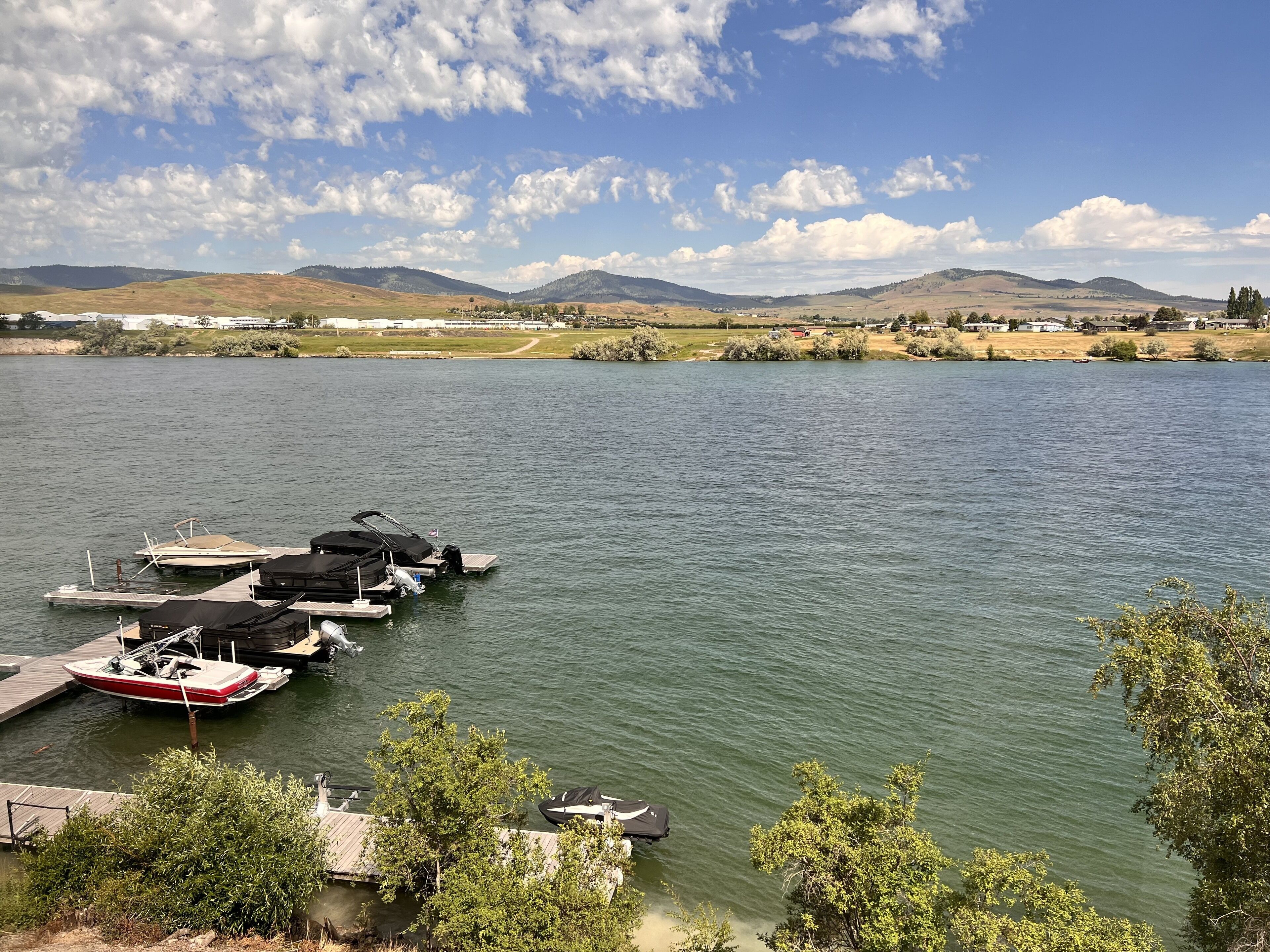Breath Taking Waterfront View- family sized condo! End Unit