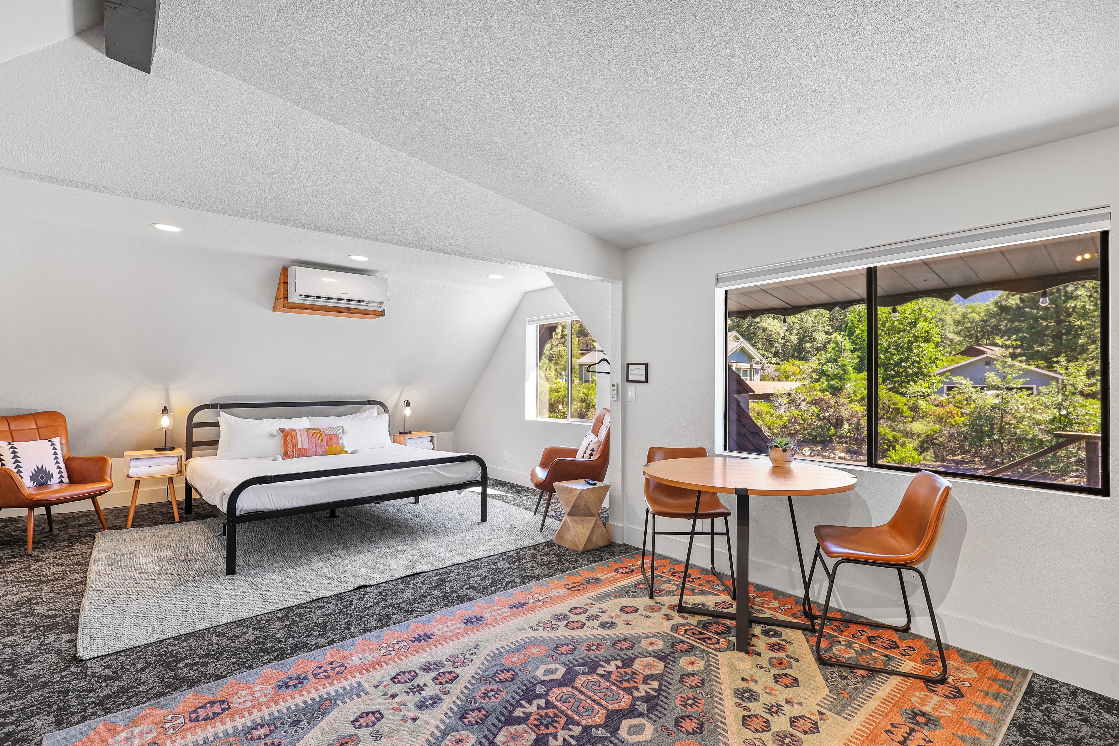 Cozy cedar cabin studio in oasis + Mt Shasta view