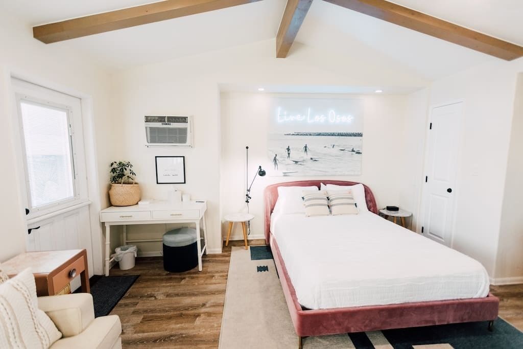 This guest house is a 2 bedroom(s), 1 bathrooms, located in Baywood-Los Osos, CA.