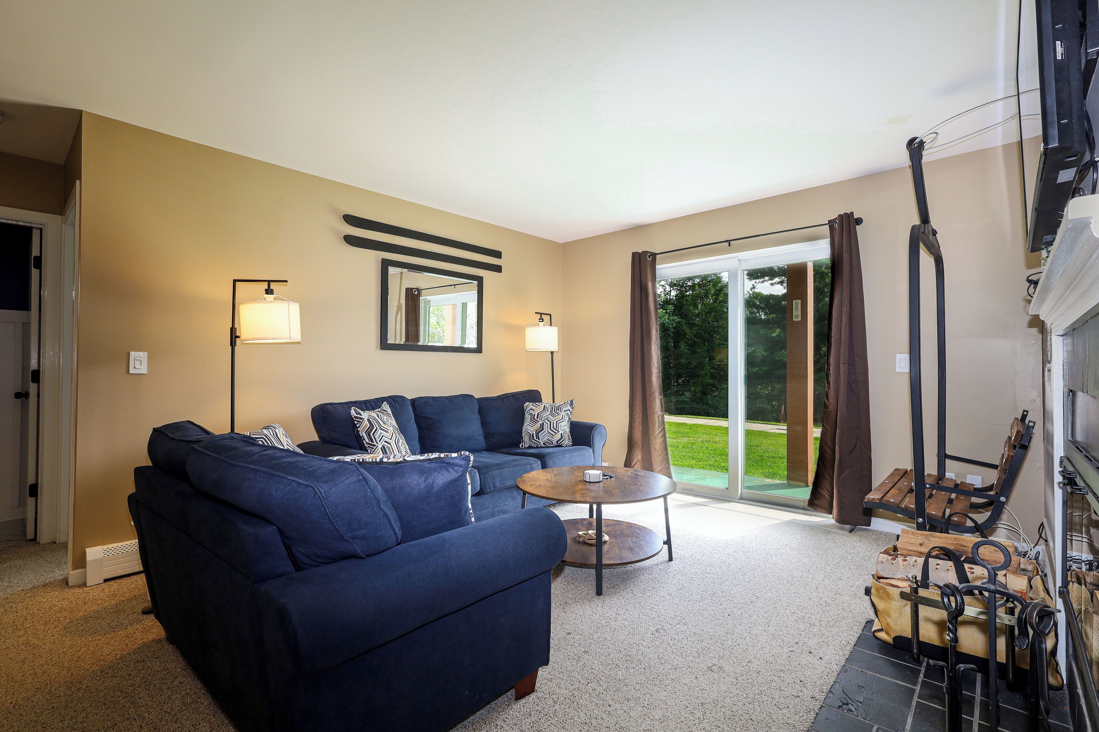 2 Bedroom Condo Steps From Mount Snow