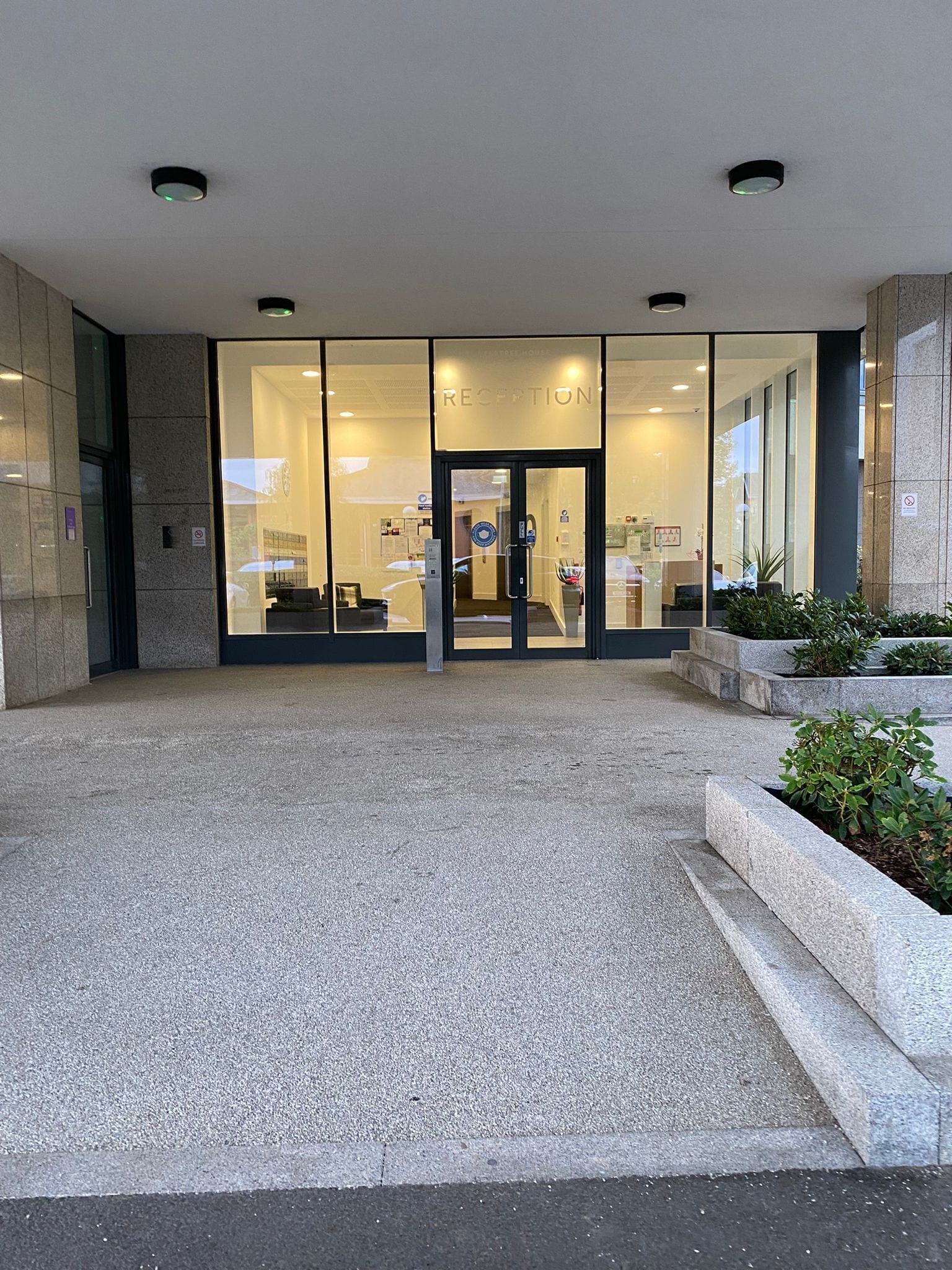 Luxury 1 Bedroom Apartment with Netflix & Parking