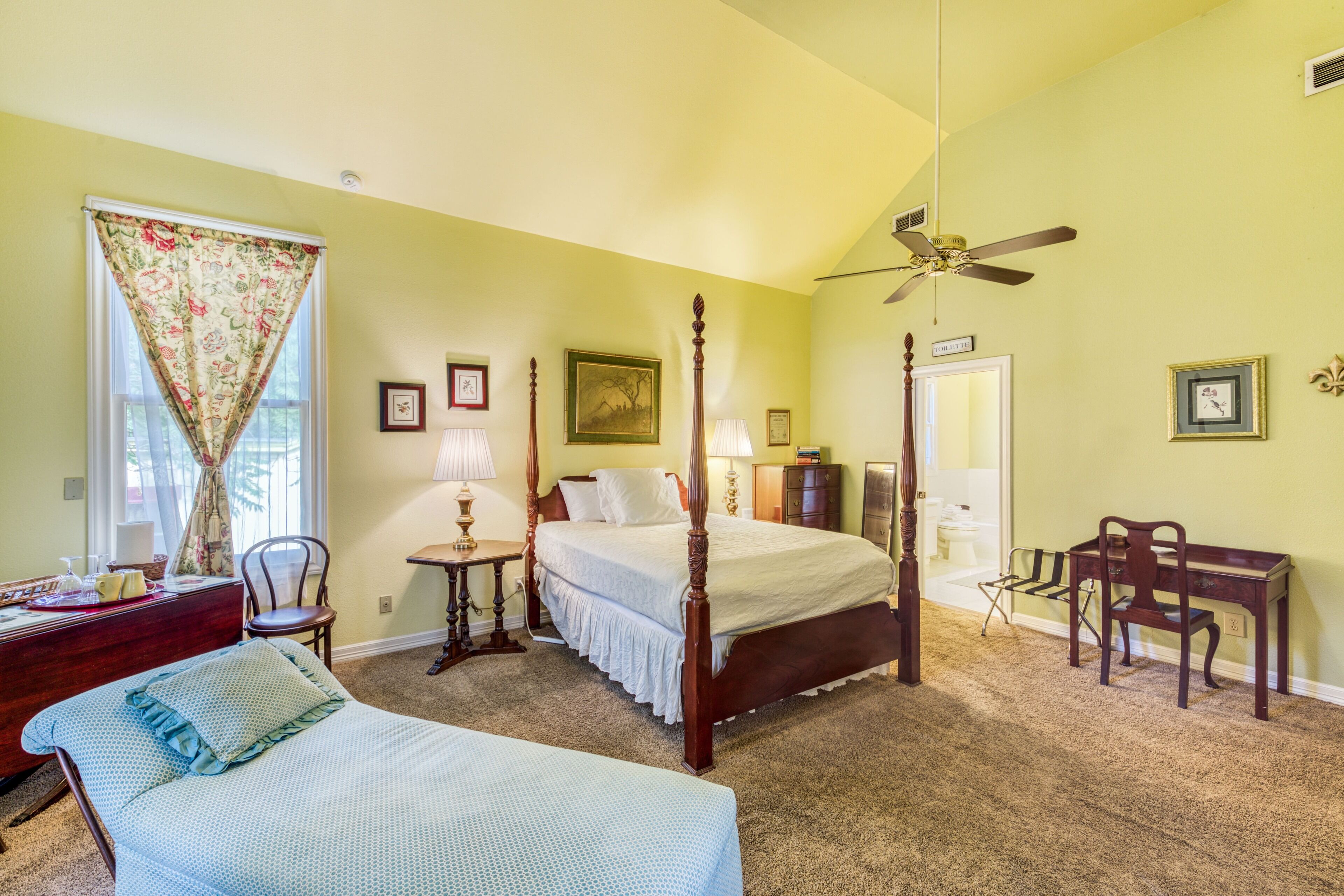 Charming King William Studio | River Walk | Pearl