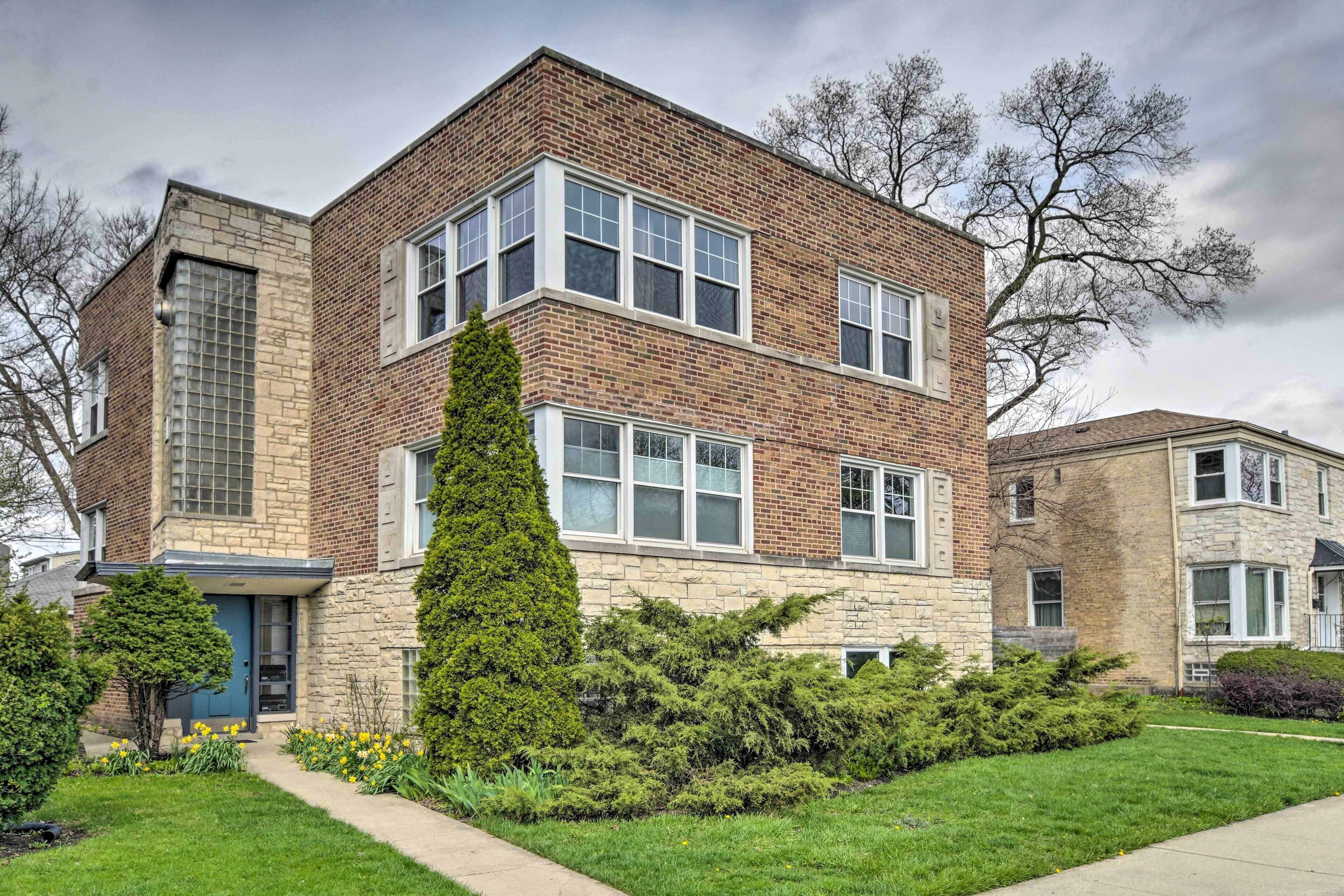 Stylish, Bright Garden-Level Apt w/ Fireplace