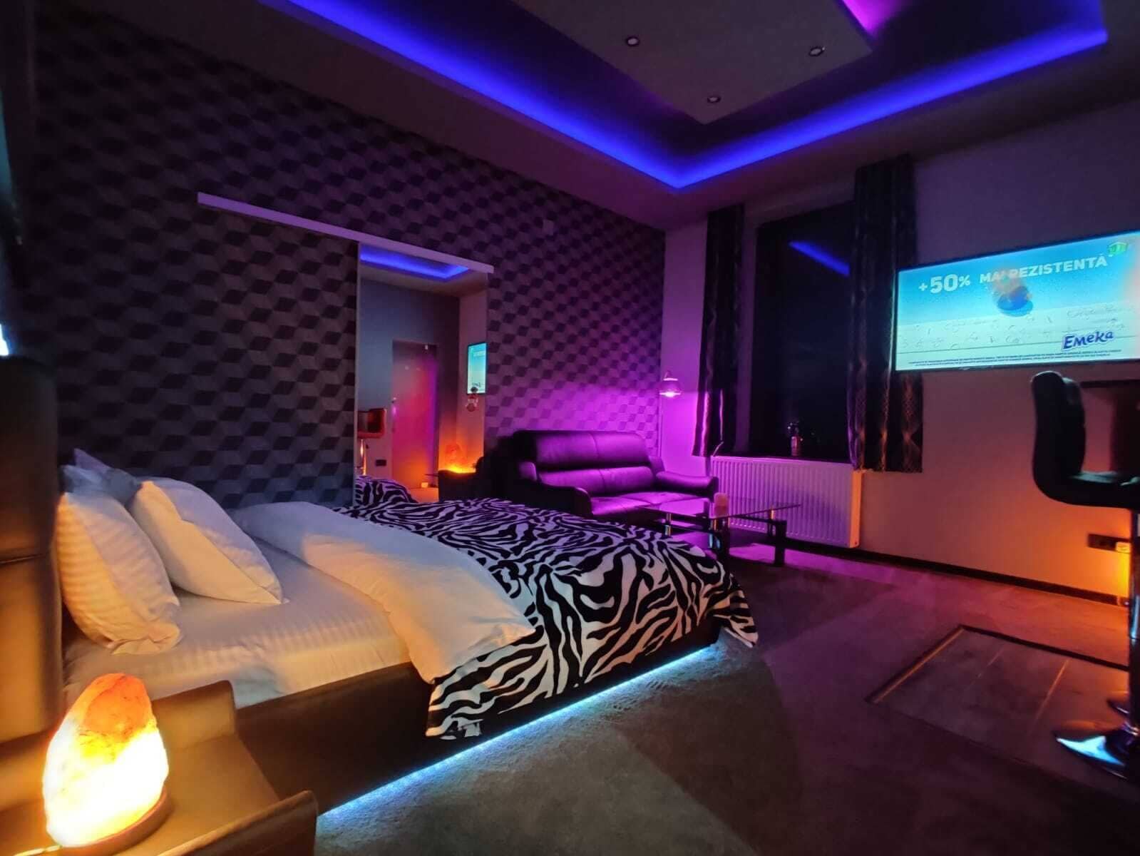 "ROOM 21" Rare Chromatherapy Relaxation Gem!