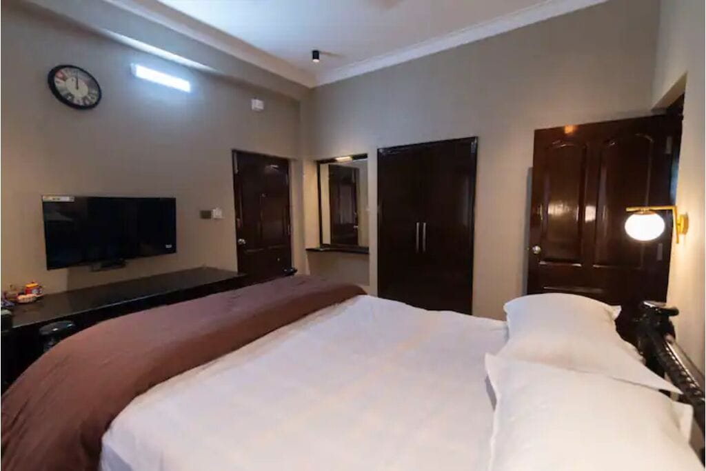Boutique Room 4