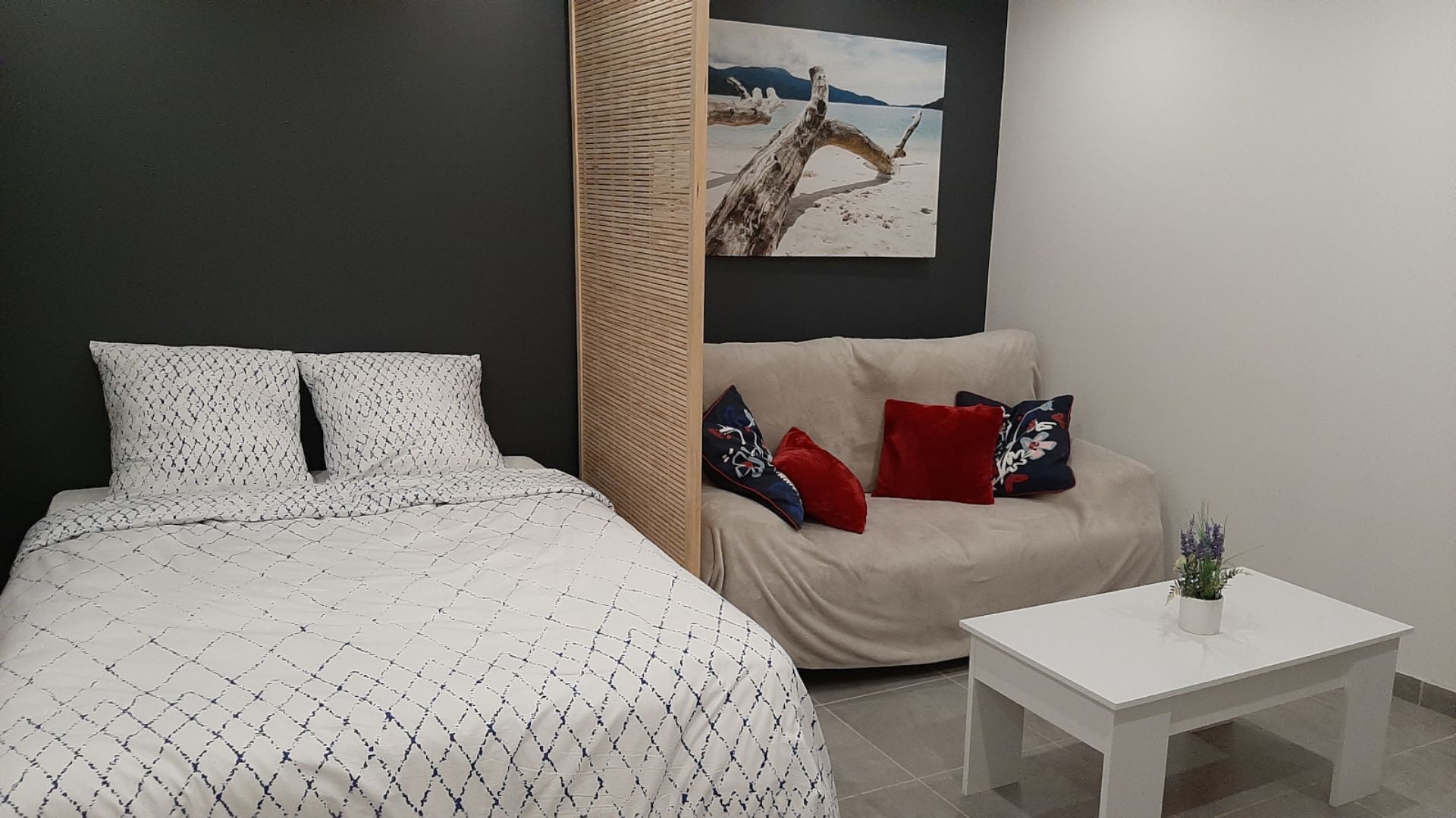 Happy Home For You Lunel: Divine Rock, a cocoon place to rest. 