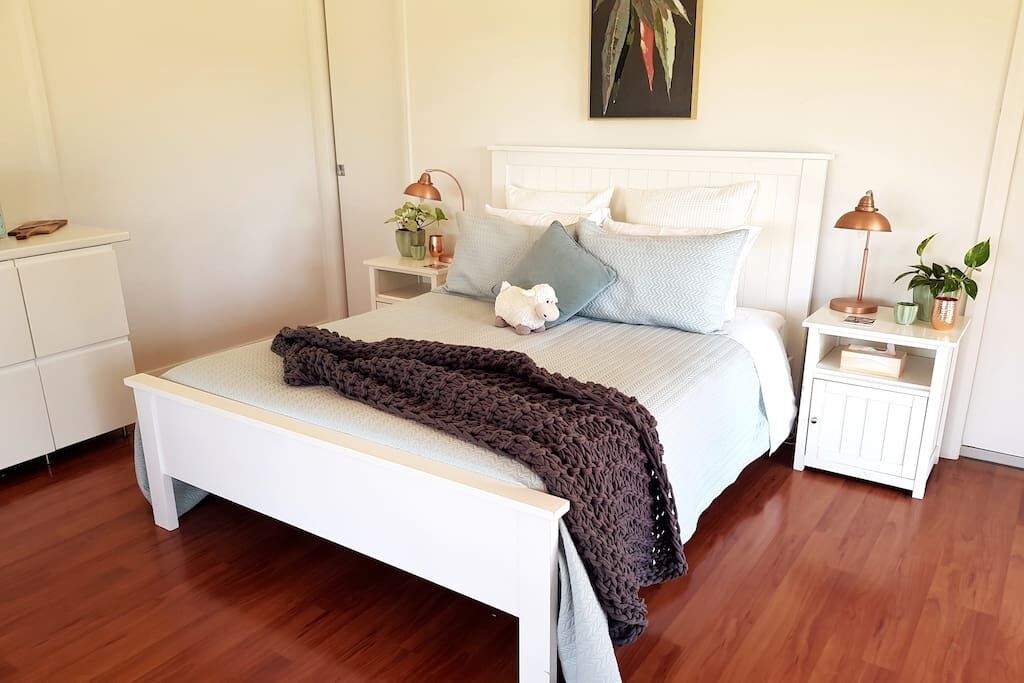 Stylish Studio on scenic acreage close to wineries