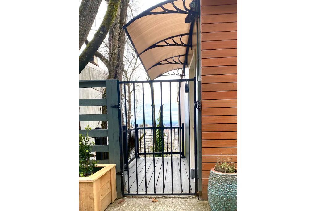 Guest-suite,king bed,near downtown, free-parking