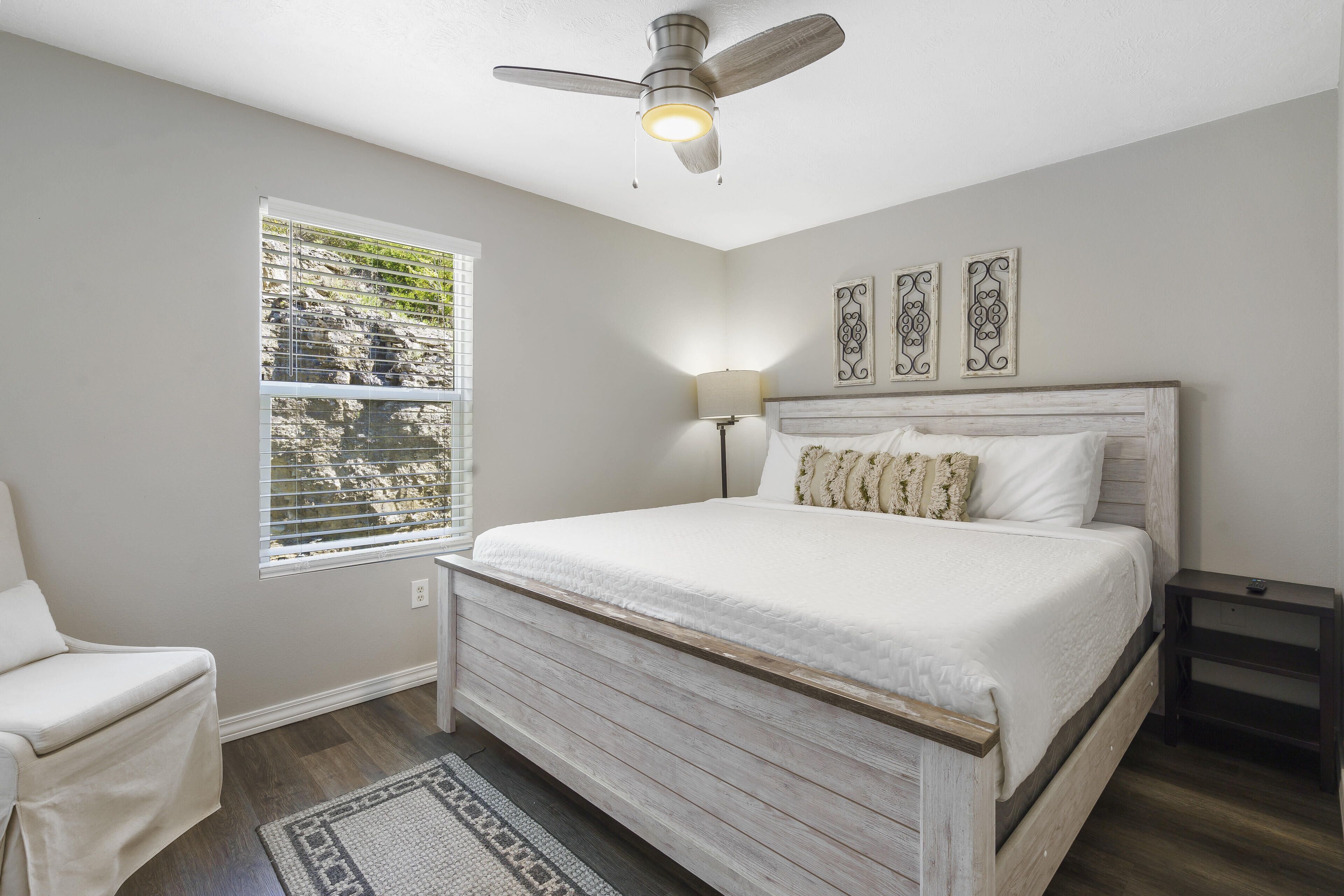 Hillside Lodge | Walk-in Unit in The Vineyards Resort