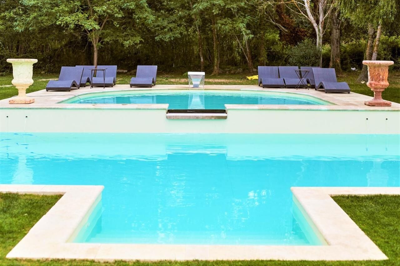 Apartment equipped with terrace with swimming pool in the heart of the Camargue