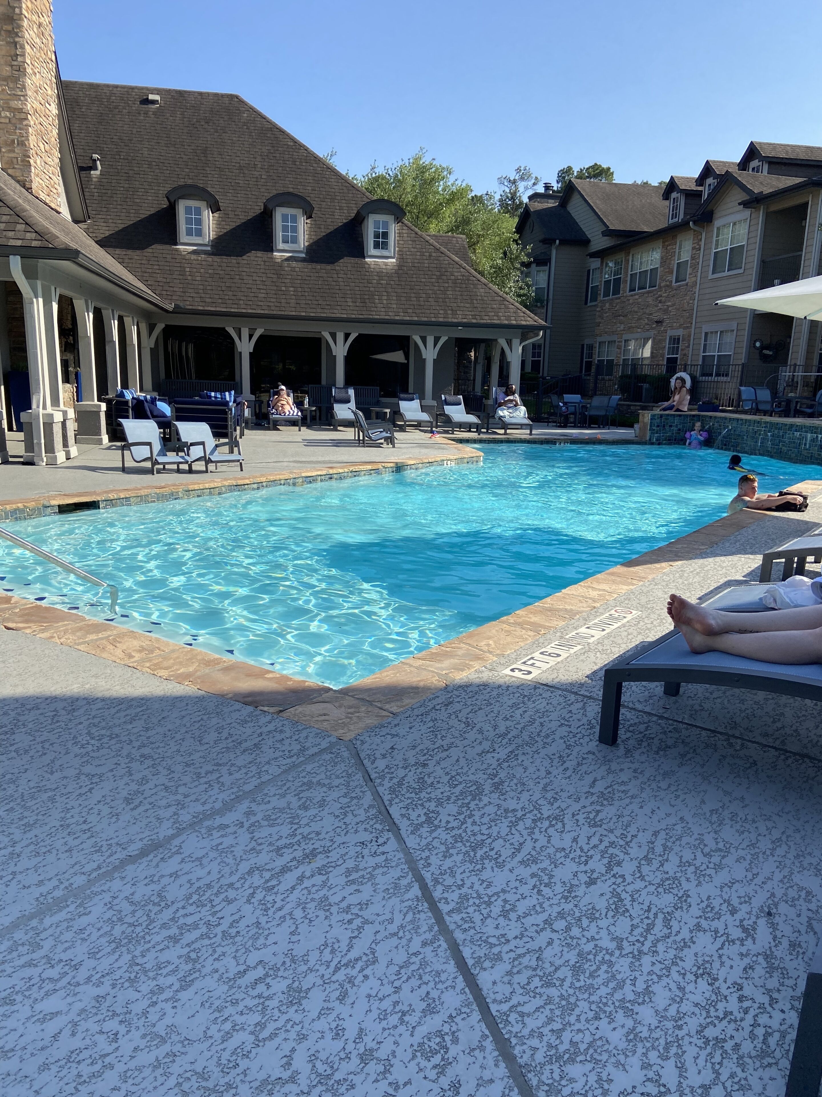 Quiet Luxury Nouvelle at The Woodlands Cozy 2 Bedroom-shopping, food, lake view 