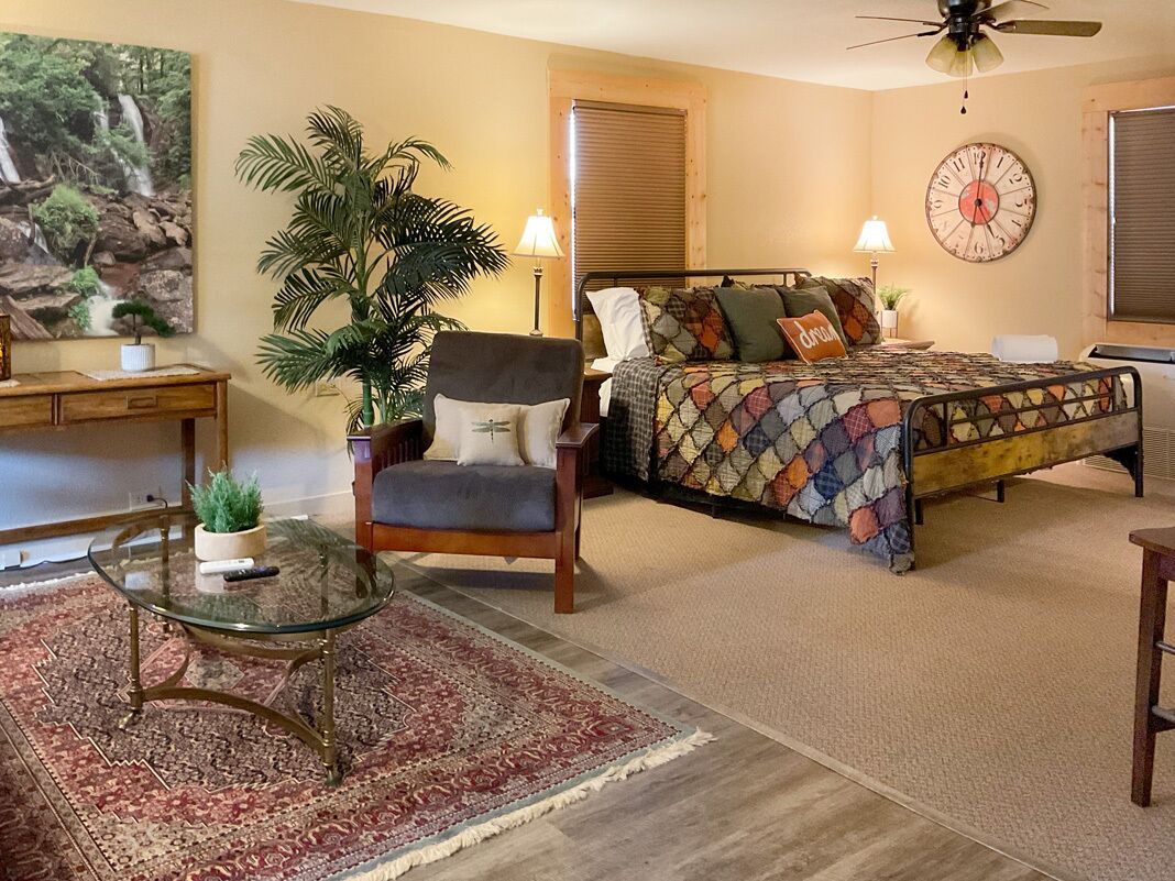 Studio on Main St in Helen - Walkable to restaurants and attractions