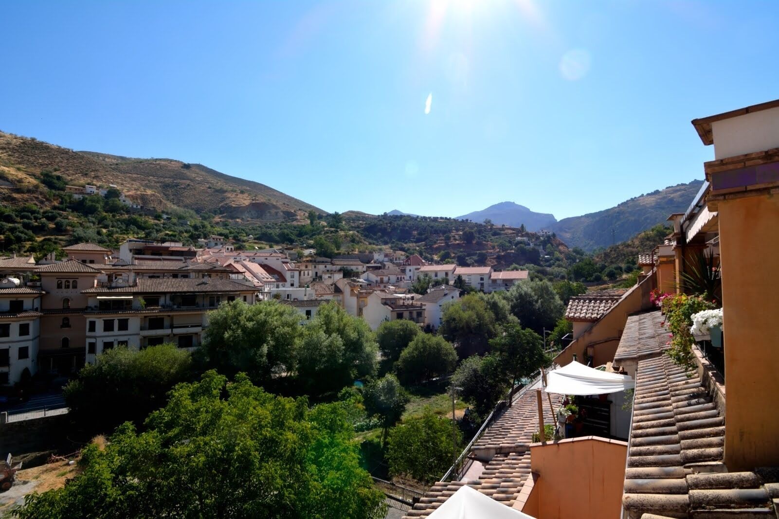 Panoramic views! At the foot of Sierra Nevada, ideal for hikers.