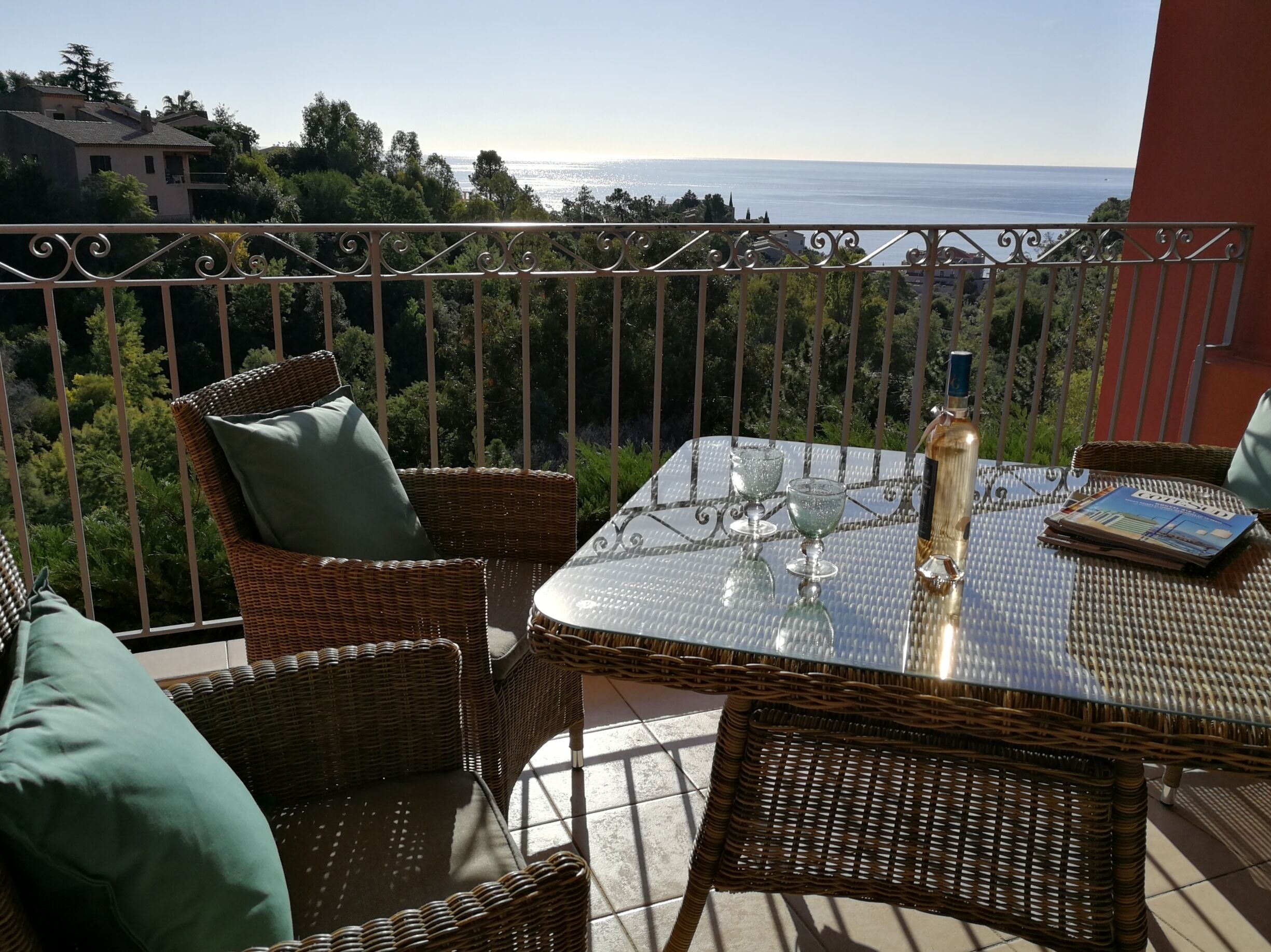 magnificent sea view beautiful app. 2 rooms, large balcony
