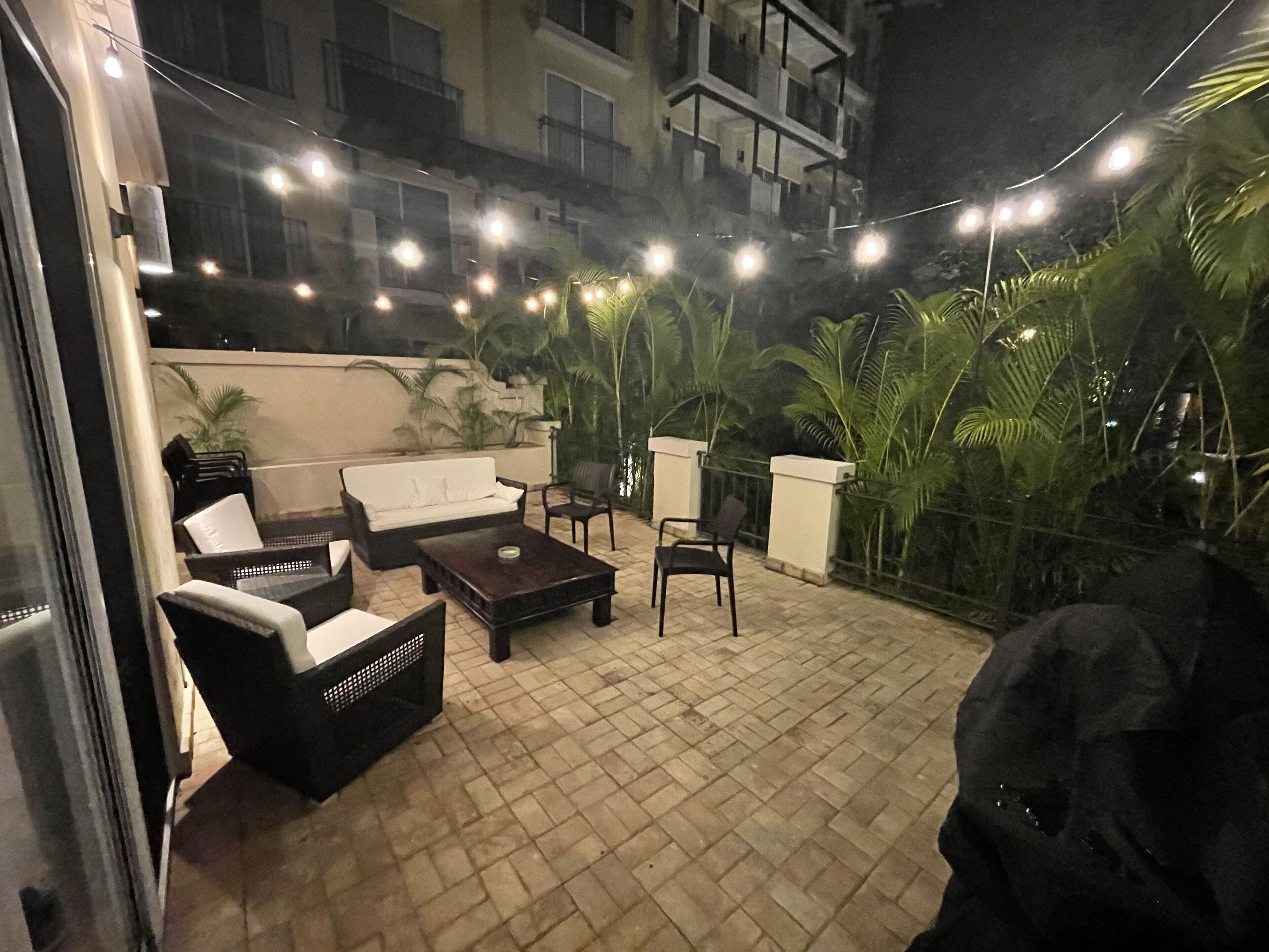 Steps from Beach Club, Pools, Restaurants, Shopping and the Pacific!!