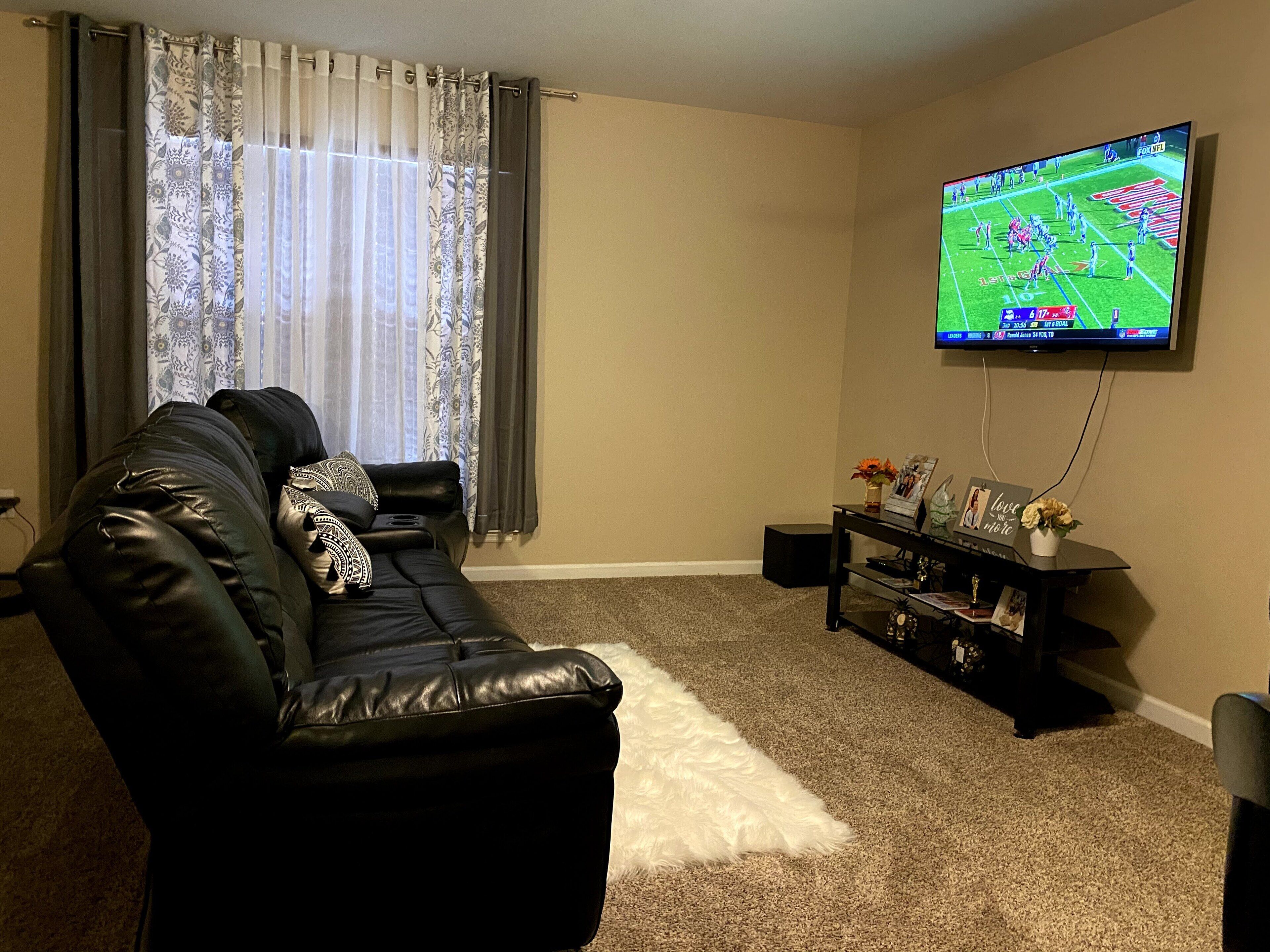 Fully Funished Condo convenient to St Louis and Scott AFB.