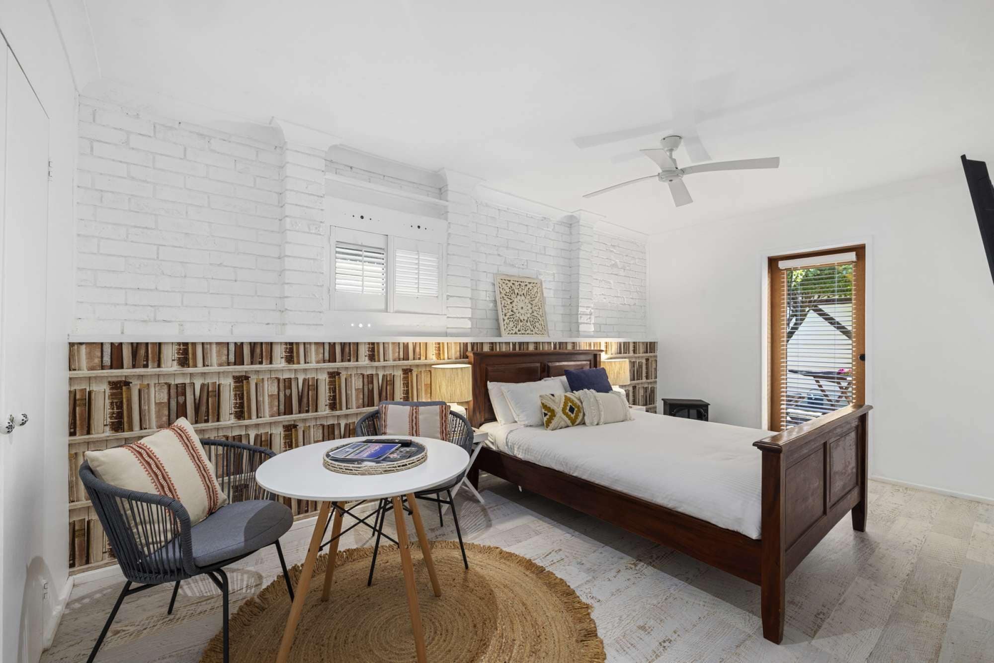 Studio with Shared Pool, Walk to Beach